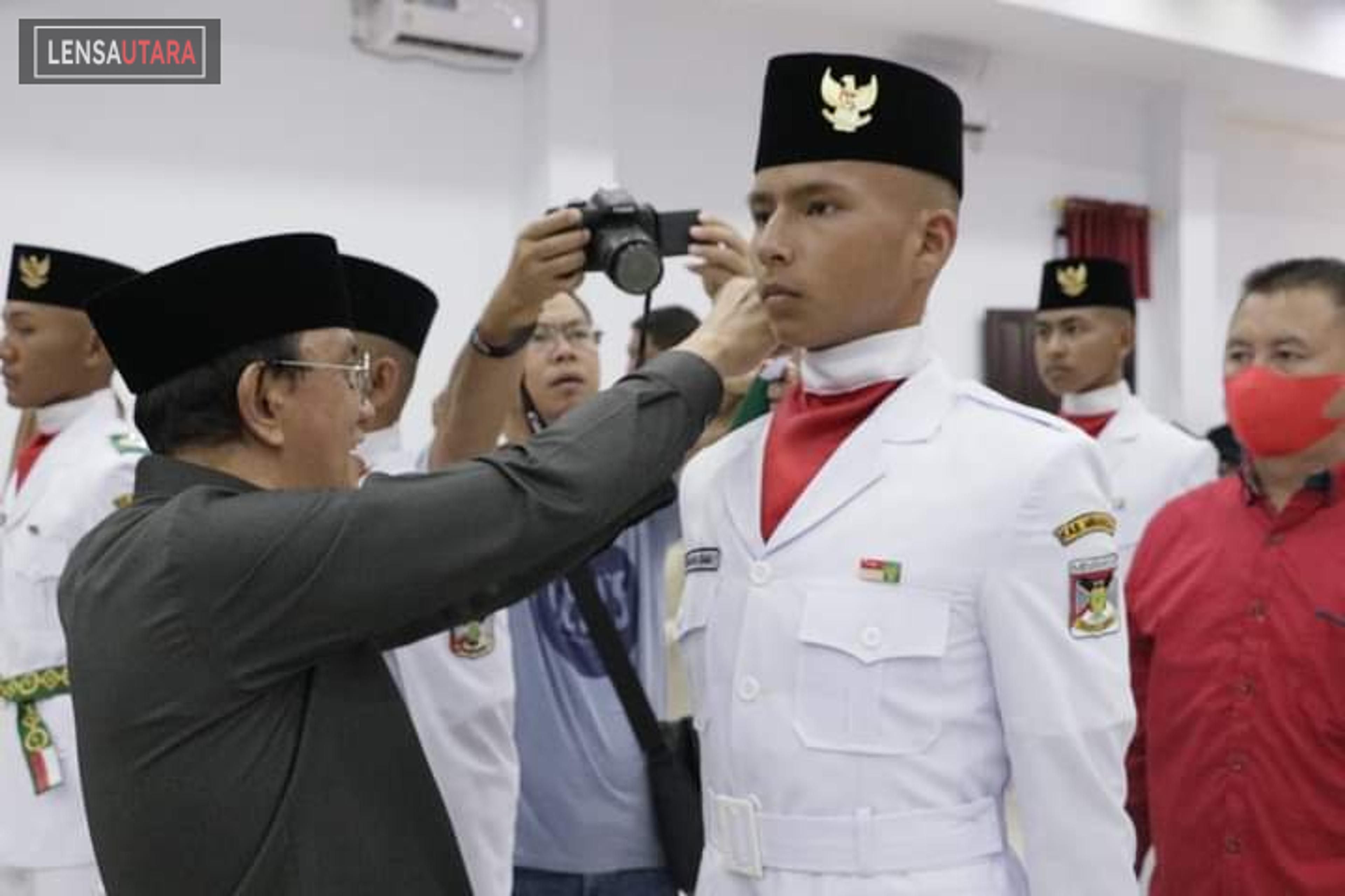 Bupati Roring Kukuhkan Paskibra Minahasa