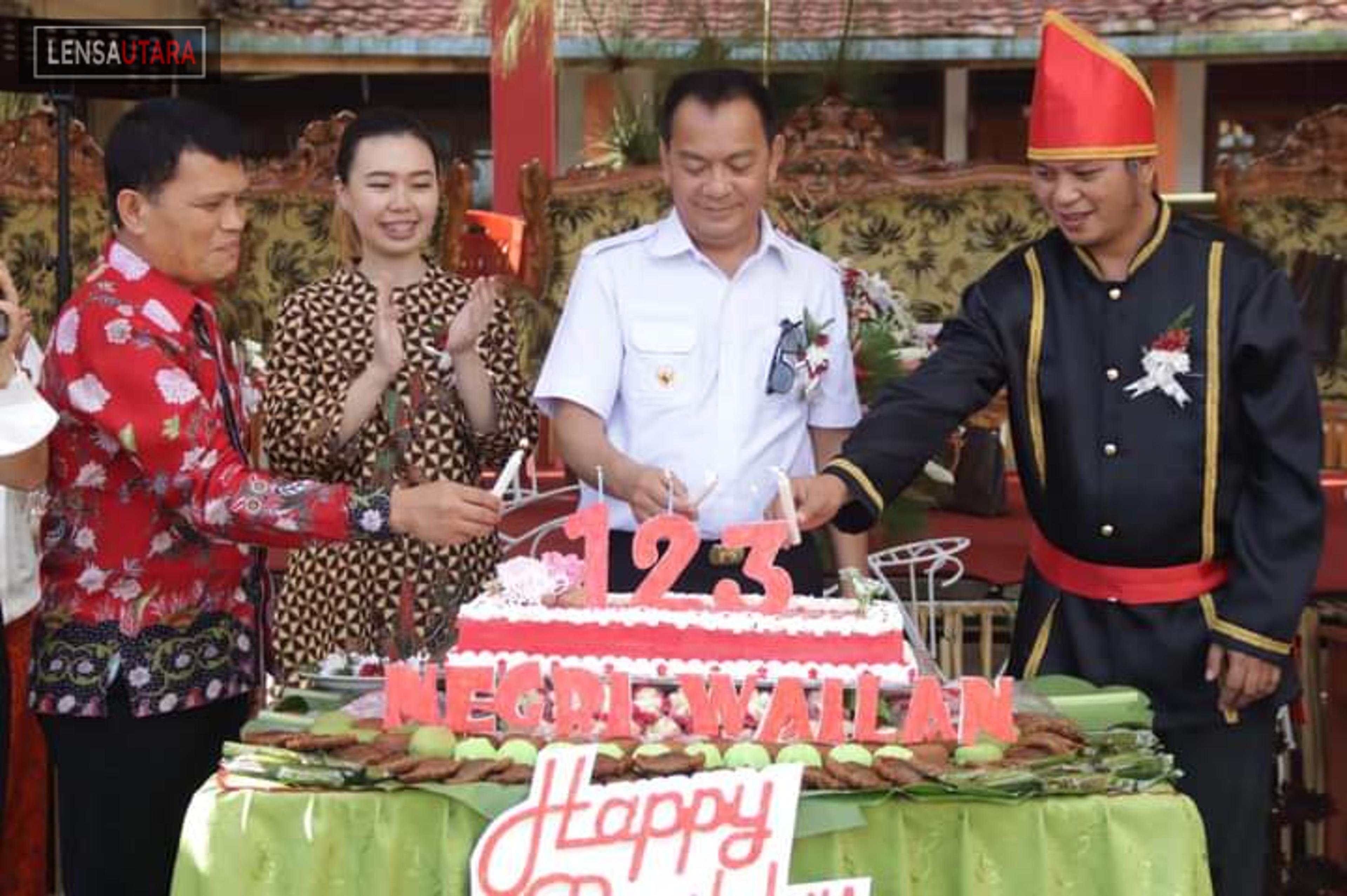 Negeri Wailan Rayakan HUT ke-123, Walikota Tomohon Hibahkan Dana Rp. 100 Juta