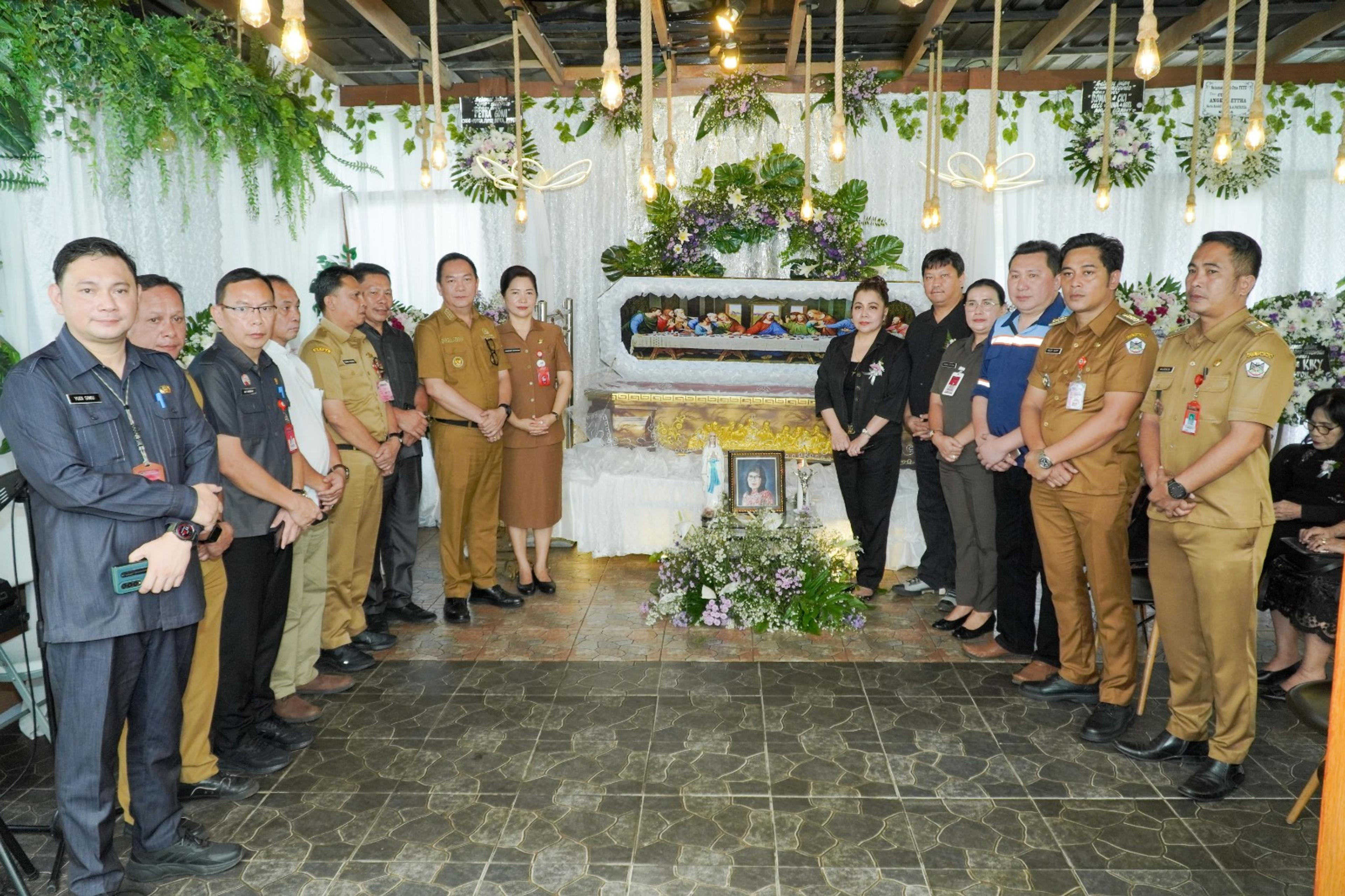 Walikota Caroll Senduk Melayat di Rumah Duka Almarhumah Juddy Goni- Lapian
