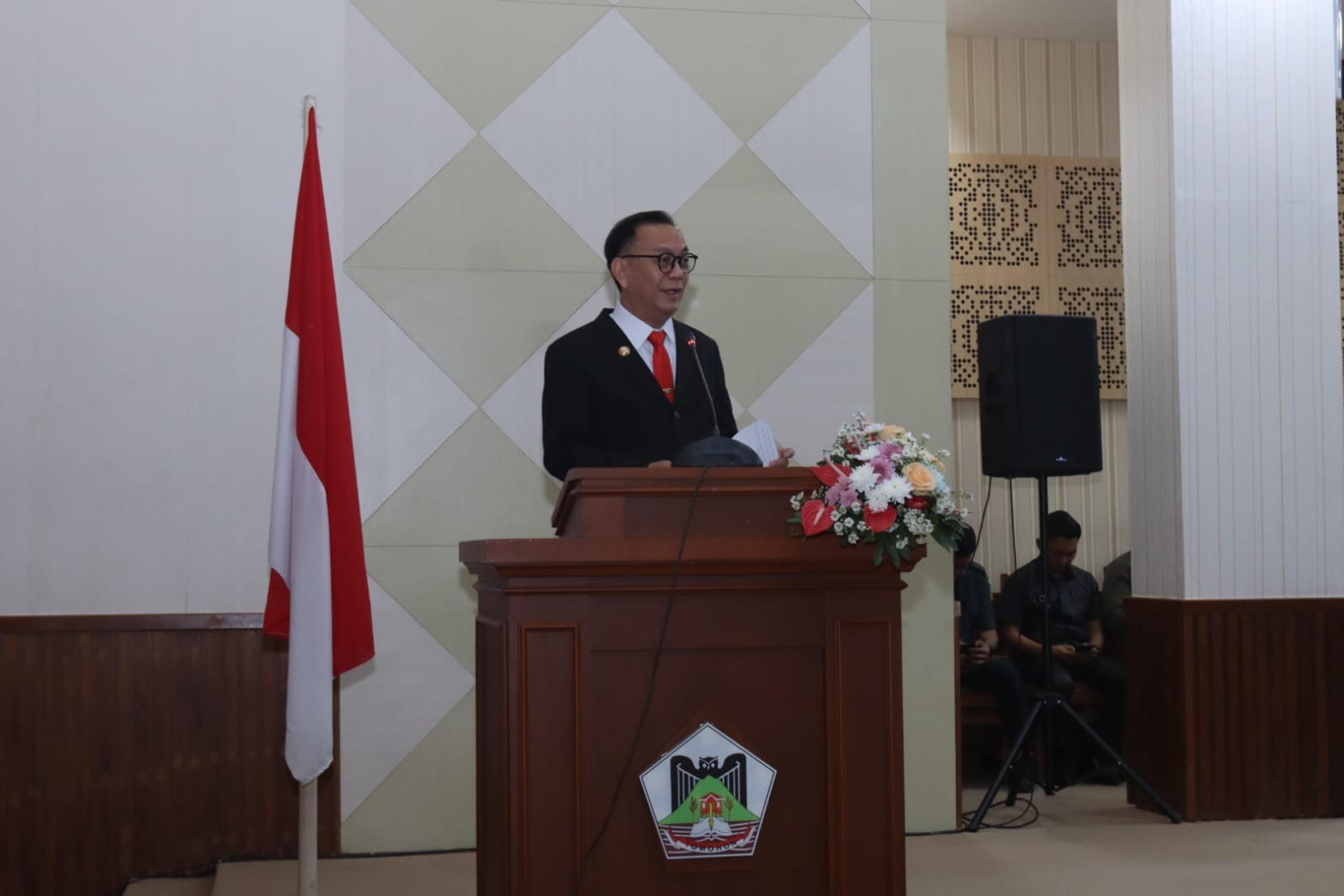 Wali Kota Tomohon Caroll J. A. Senduk, S.H., menghadiri Rapat Paripurna DPRD Kota Tomohon dalam rangka Pengucapan Sumpah/Janji Ketua DPRD Kota Tomohon Sisa Masa Jabatan Tahun 2024–2029. (Ist)