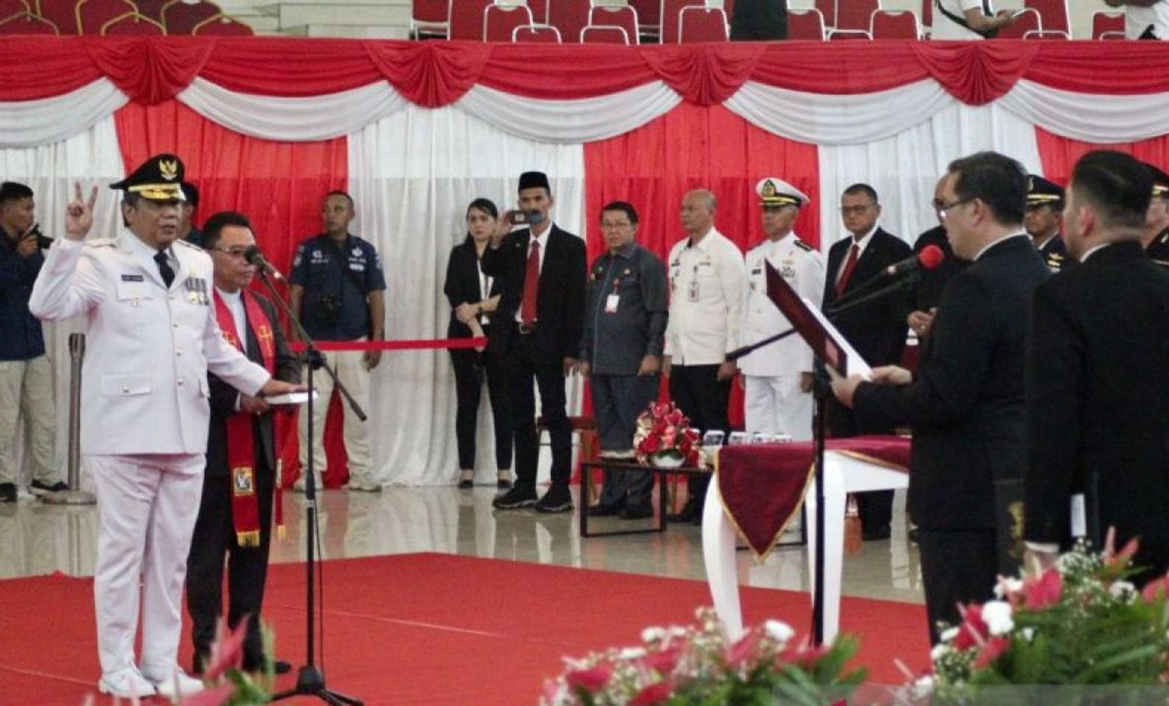 Albert Wounde Jadi Penjabat Bupati Kepulauan Sangihe, Gantikan Tamuntuan