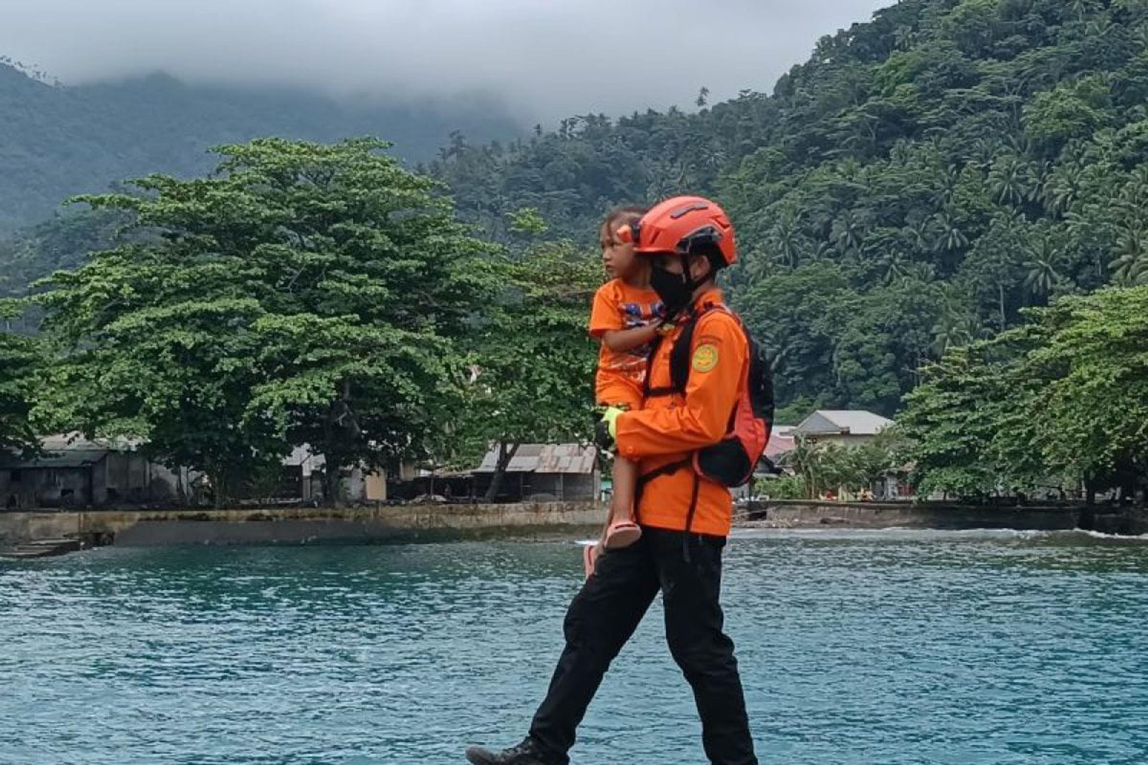 Jumlah Total Korban Erupsi Gunung Ruang yang Dievakuasi 5.774