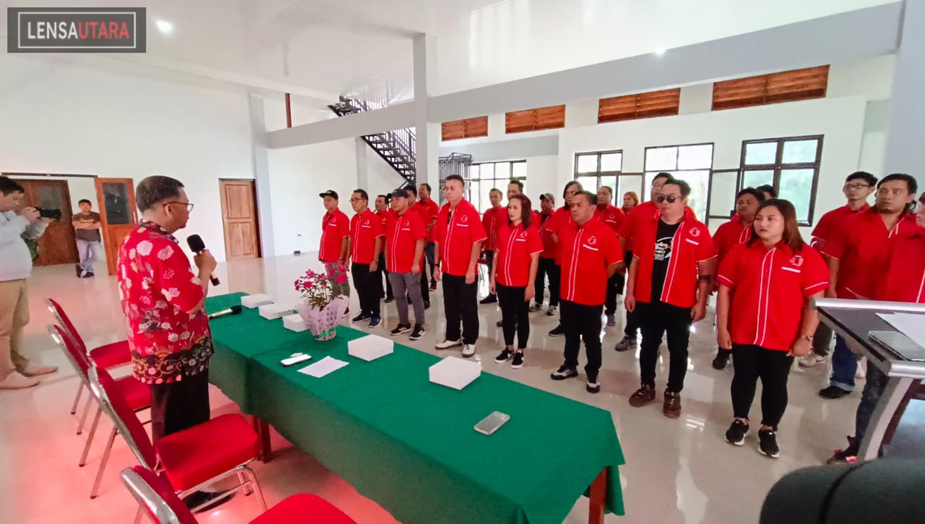 Turambi Resmi Dilantik Jabat Ketua Jurnalis Tomohon Hebat