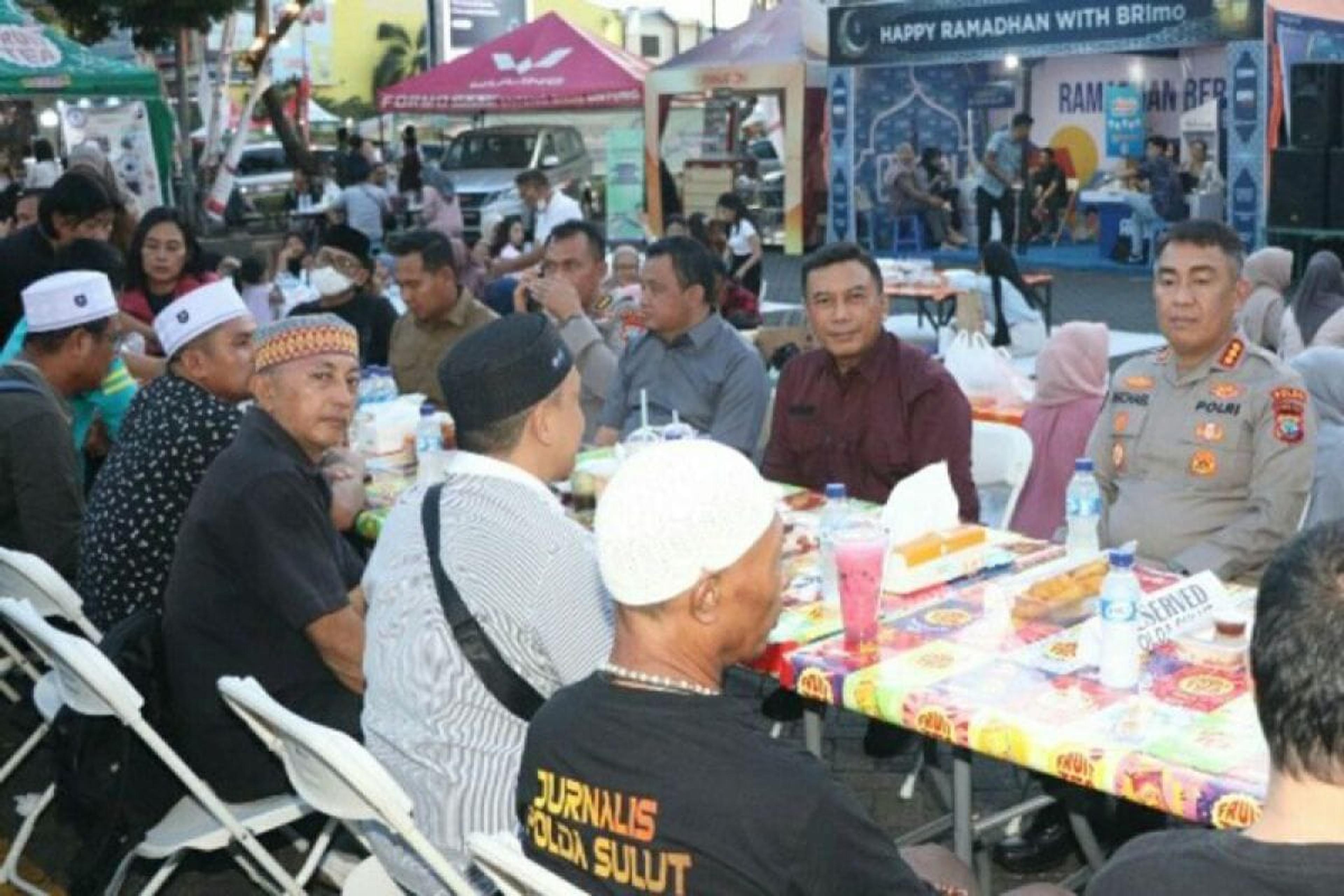 Kapolda Sulut Berbaur dengan Warga di Festival Kuliner Ramadhan
