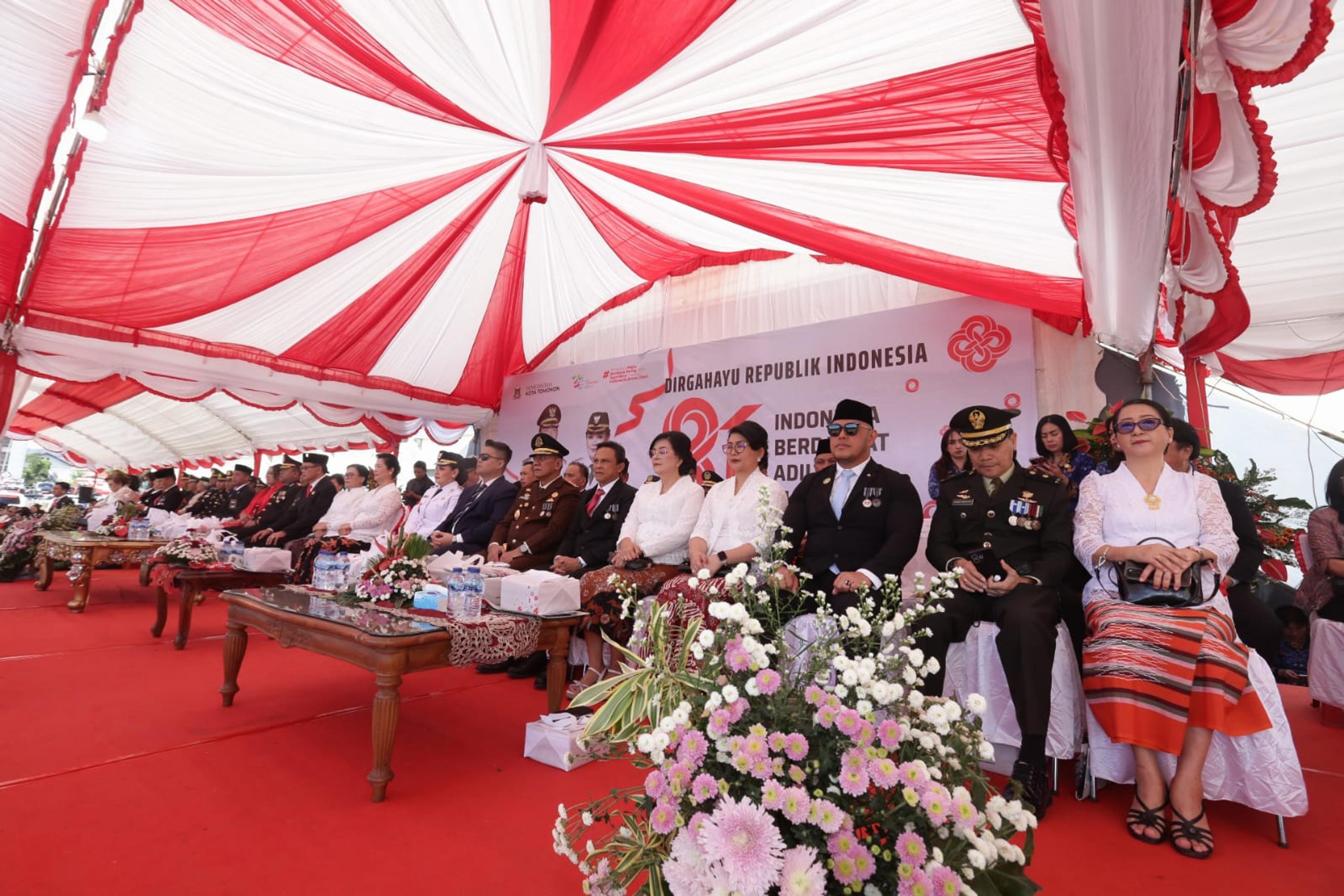 Upacara Pengibaran Bendera Merah Putih dalam rangka memperingati Hari Ulang Tahun ke-81 Kemerdekaan Republik Indonesia dilaksanakan Pemerintah Kota Tomohon di Stadion Babe Palar. (Ist)