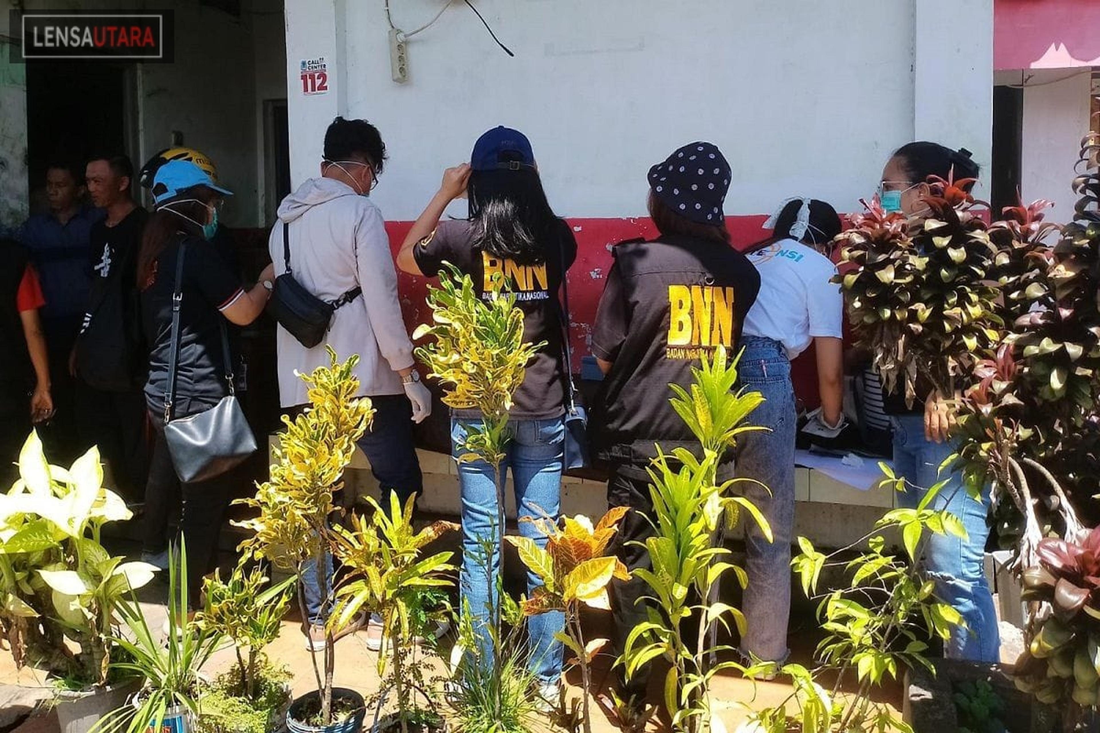 BNN Kota Manado Tes Urine Sopir Bus Angkut Penumpang Mudik