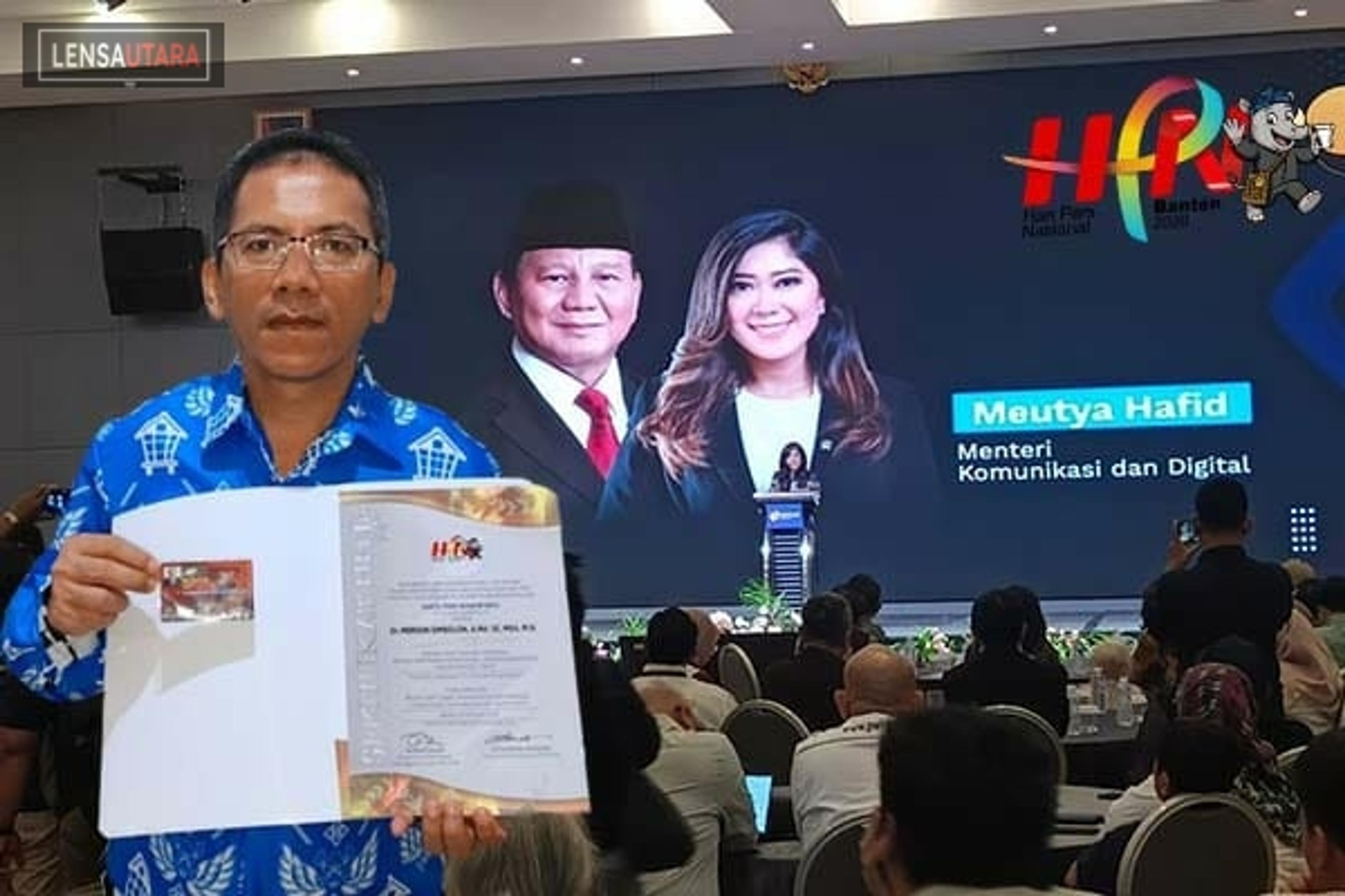 Di Hari Pers Nasional 2026, Merson Simbolon Terima Press Card Number One