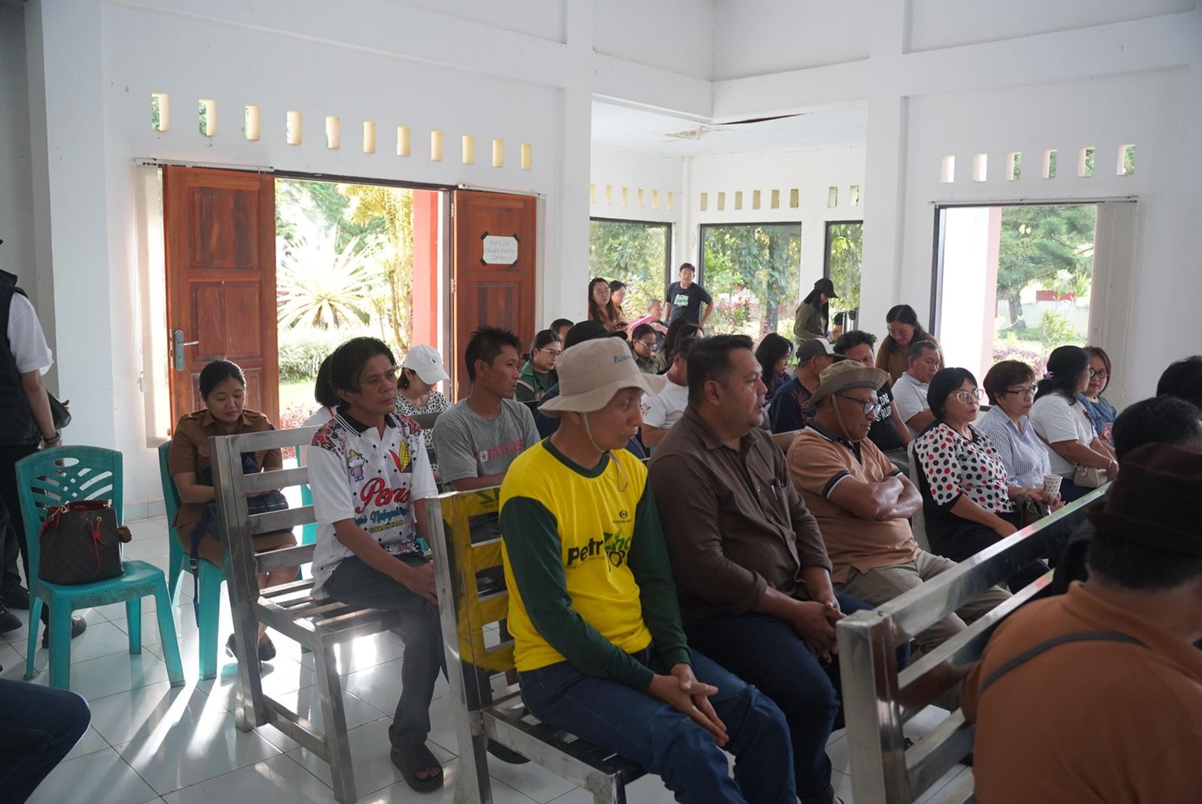 Seksi Pembuatan Kendaraan Hias Tomohon International Flower Festival (TIFF) 2026 menggelar rapat koordinasi bersama petani bunga Kota Tomohon. (Ist)