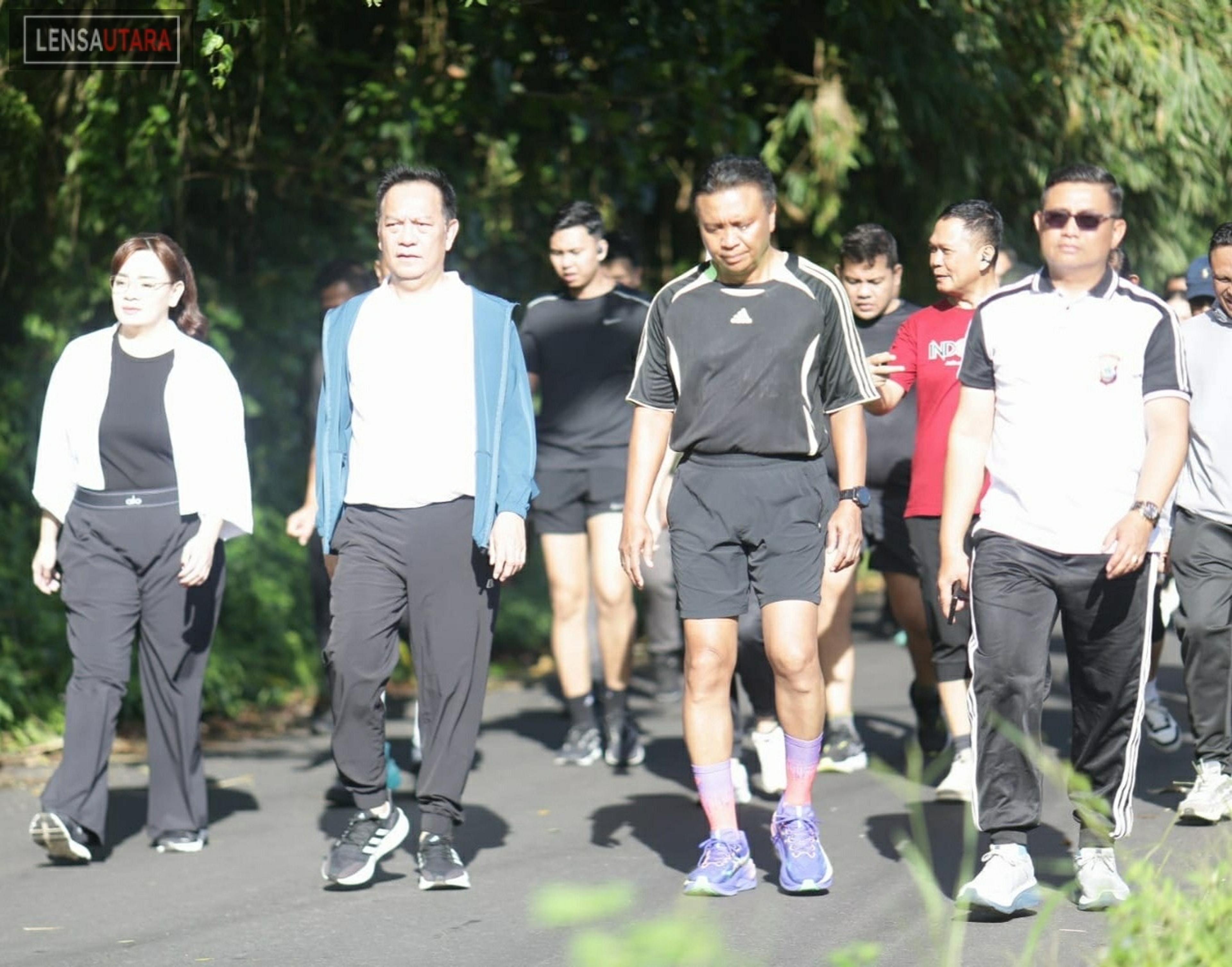 Jaga Kebugaran dan Silaturahmi, Kejati Sulut dan Forkopimda Tomohon Jalan Sehat Bersama