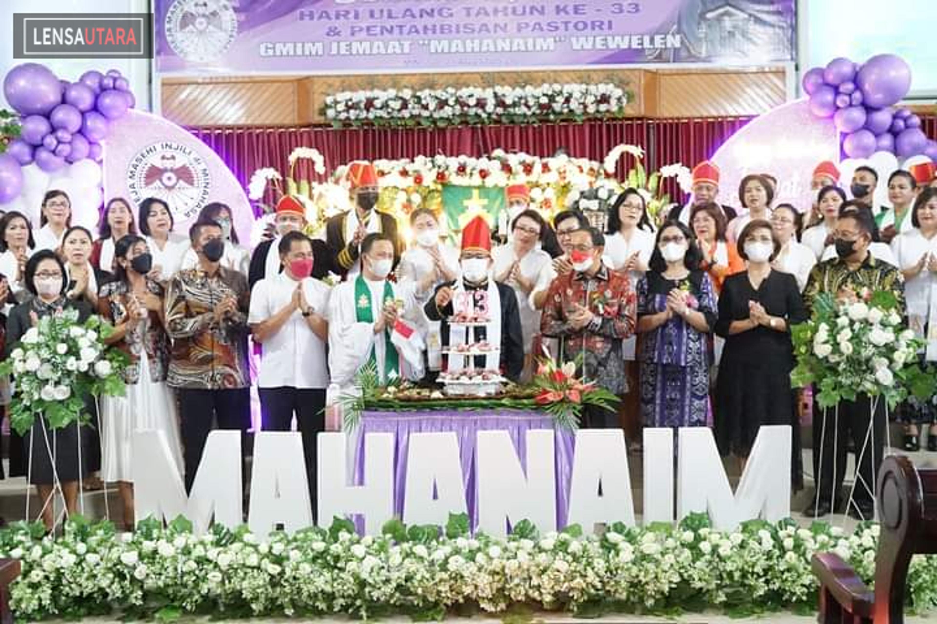 Jemaat GMIM Mahanaim Wewelen Tondano Rayakan HUT ke-33