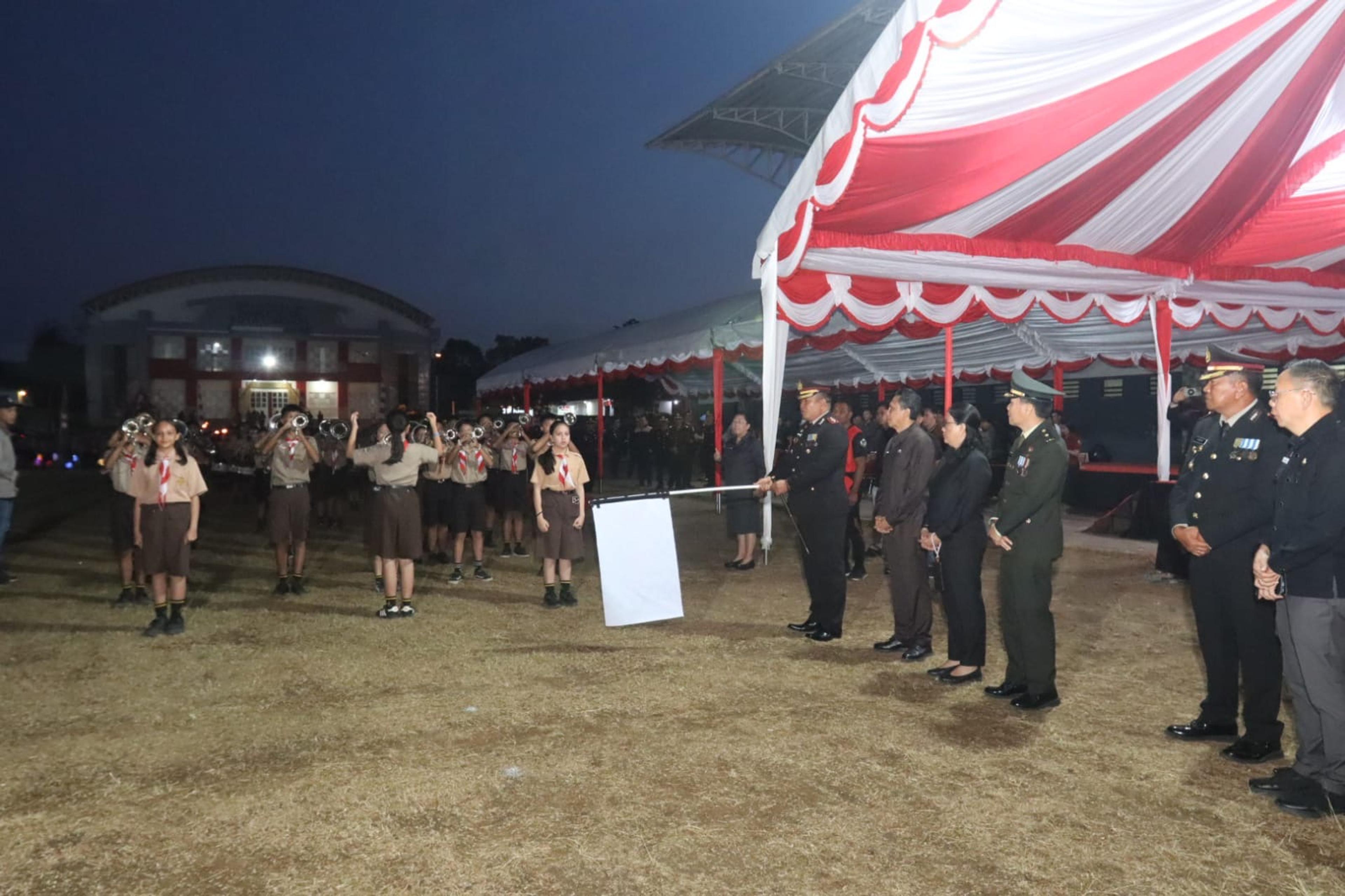 Sekda Tomohon Menghadiri Upacara Taptu dan Pawai Obor