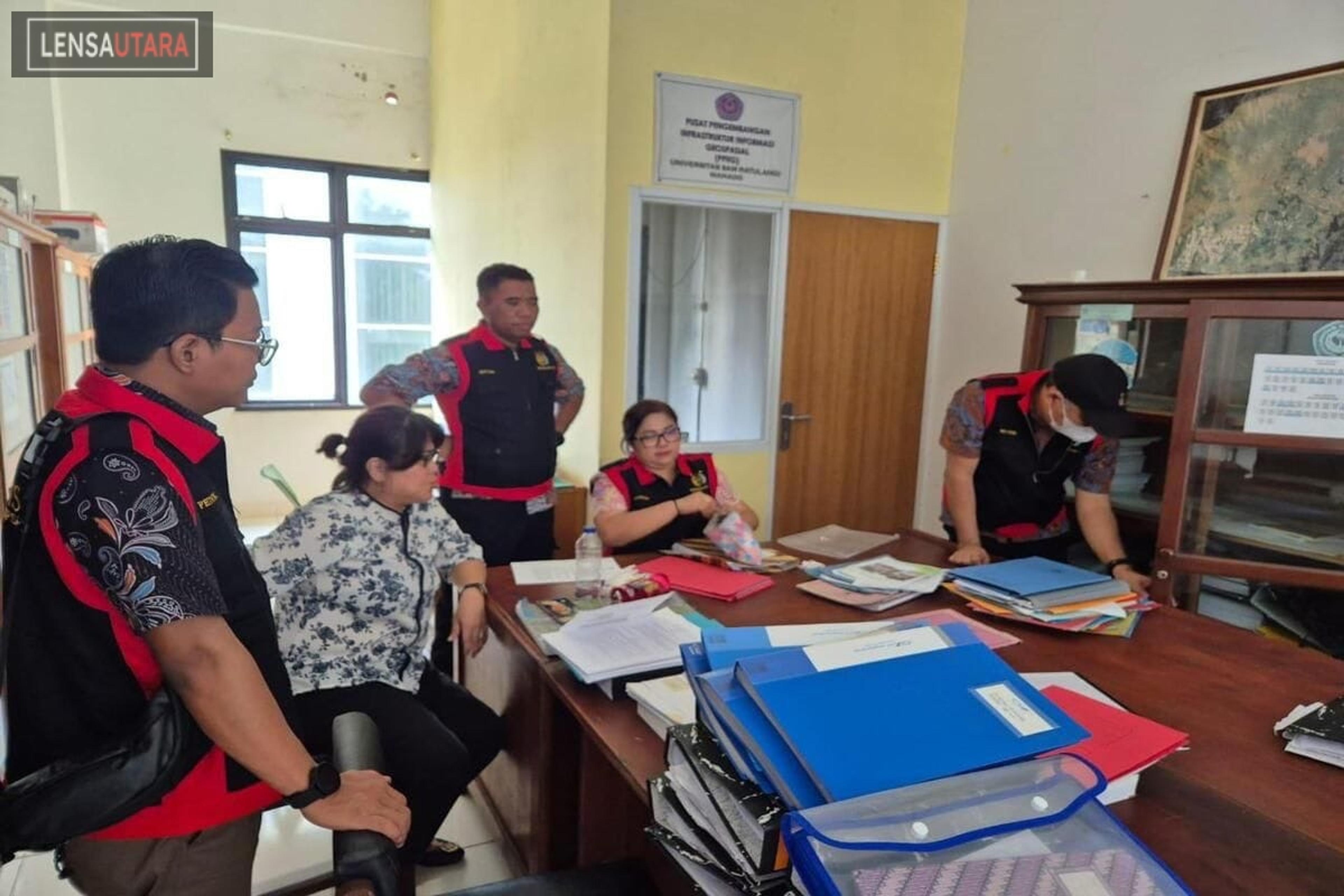 Kejati Sulut Lakukan Penggeledahan di Kantor Rektorat dan LPPM Unsrat