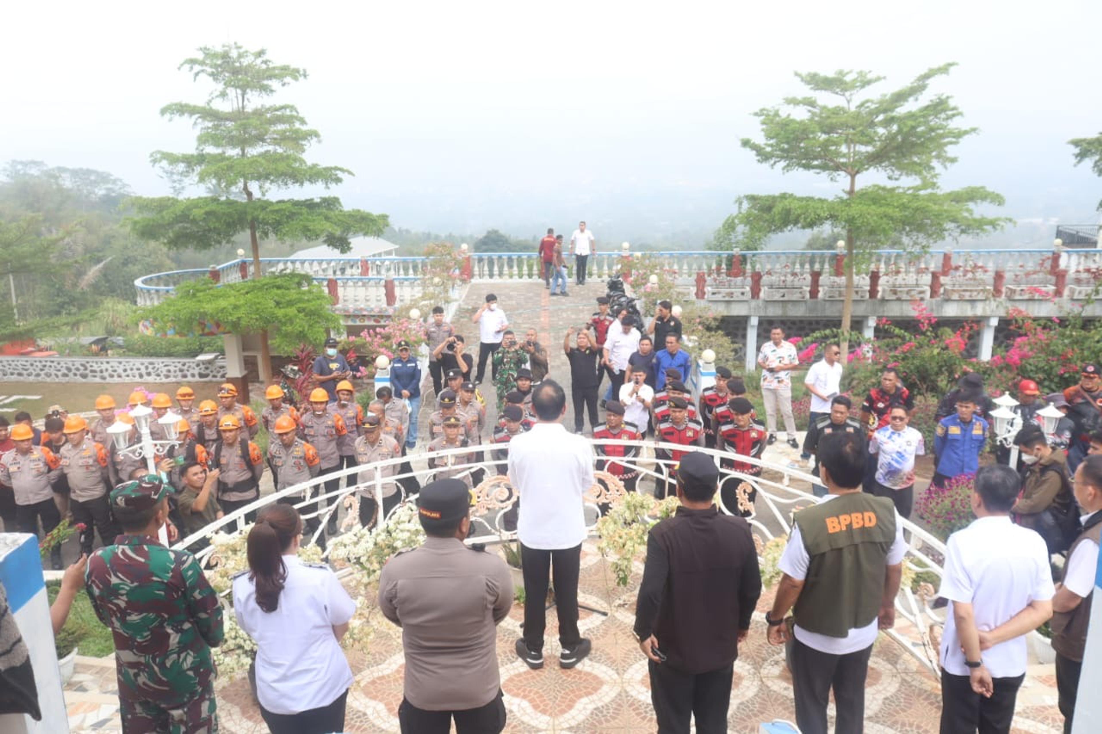Wali Kota Tomohon Caroll Senduk, bersama Wakil Wali Kota Tomohon Sendy Rumajar, menghadiri Apel Penanganan Kebakaran Hutan dan Lahan (Karhutla) Gunung Lokon. (Ist)