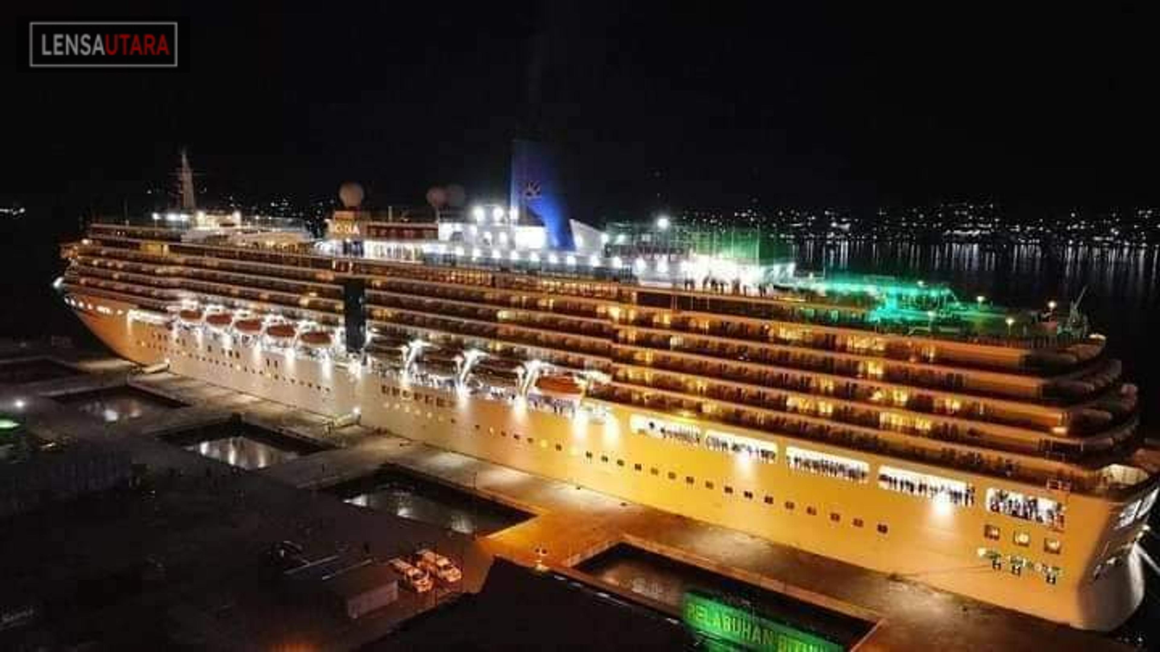 Kapal Pesiar Arcadia Merapat di Bitung, Bawa 2000 Turis dan 800 Kru