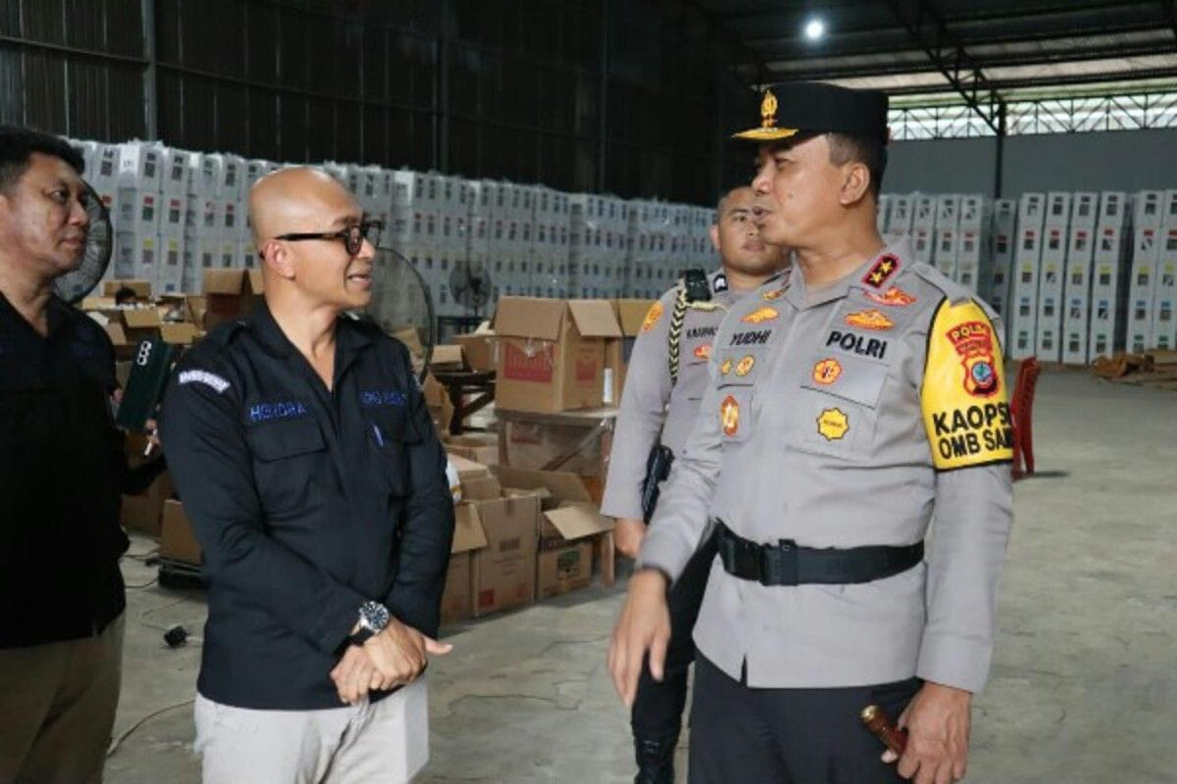 Kapolda Sulut Cek Pengamanan Gudang Logistik KPU di Minahasa Utara