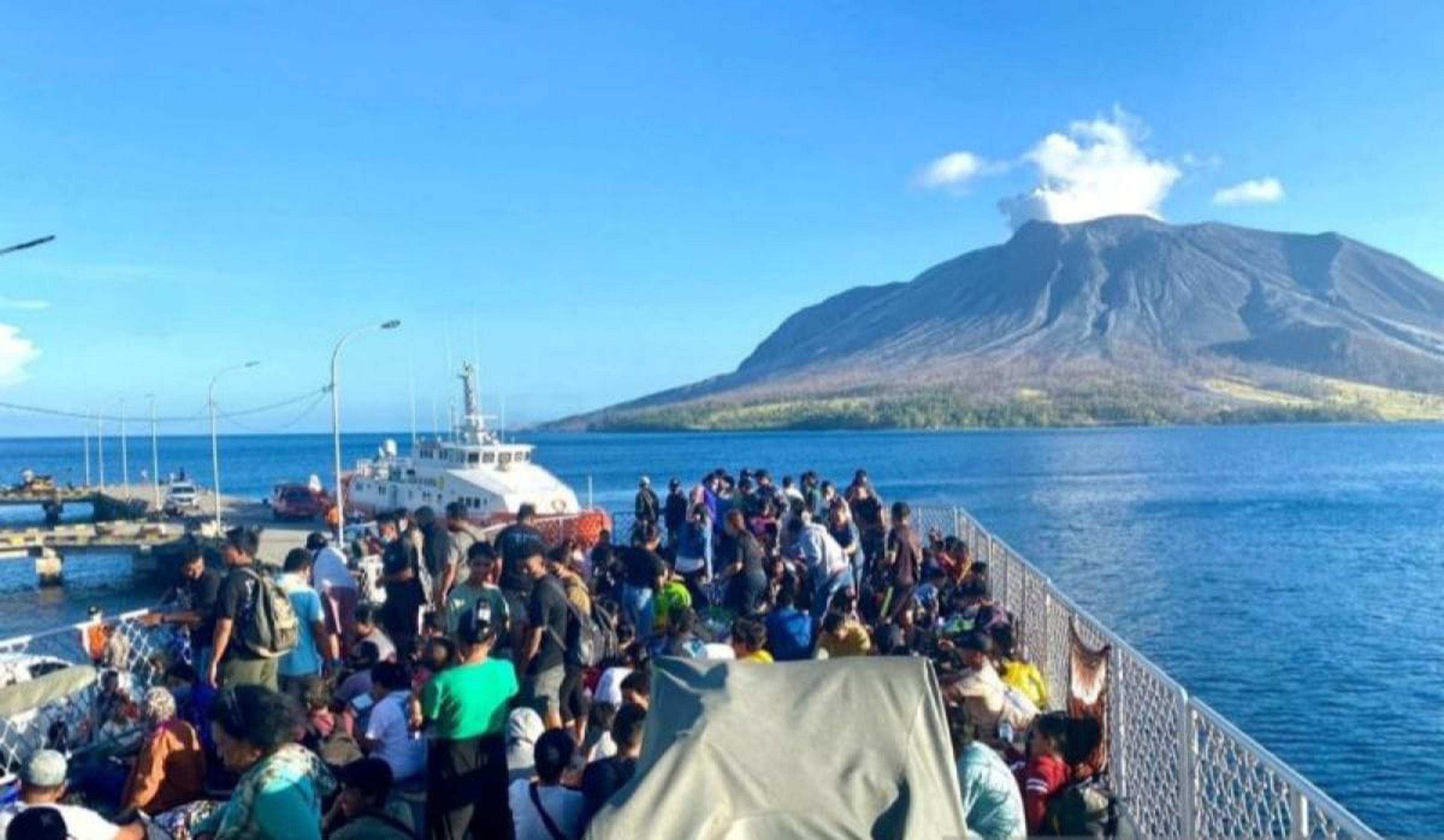 Udara Sekitar Gunung Ruang Sitaro Masih Mengandung Gas Sulfur Dioksida