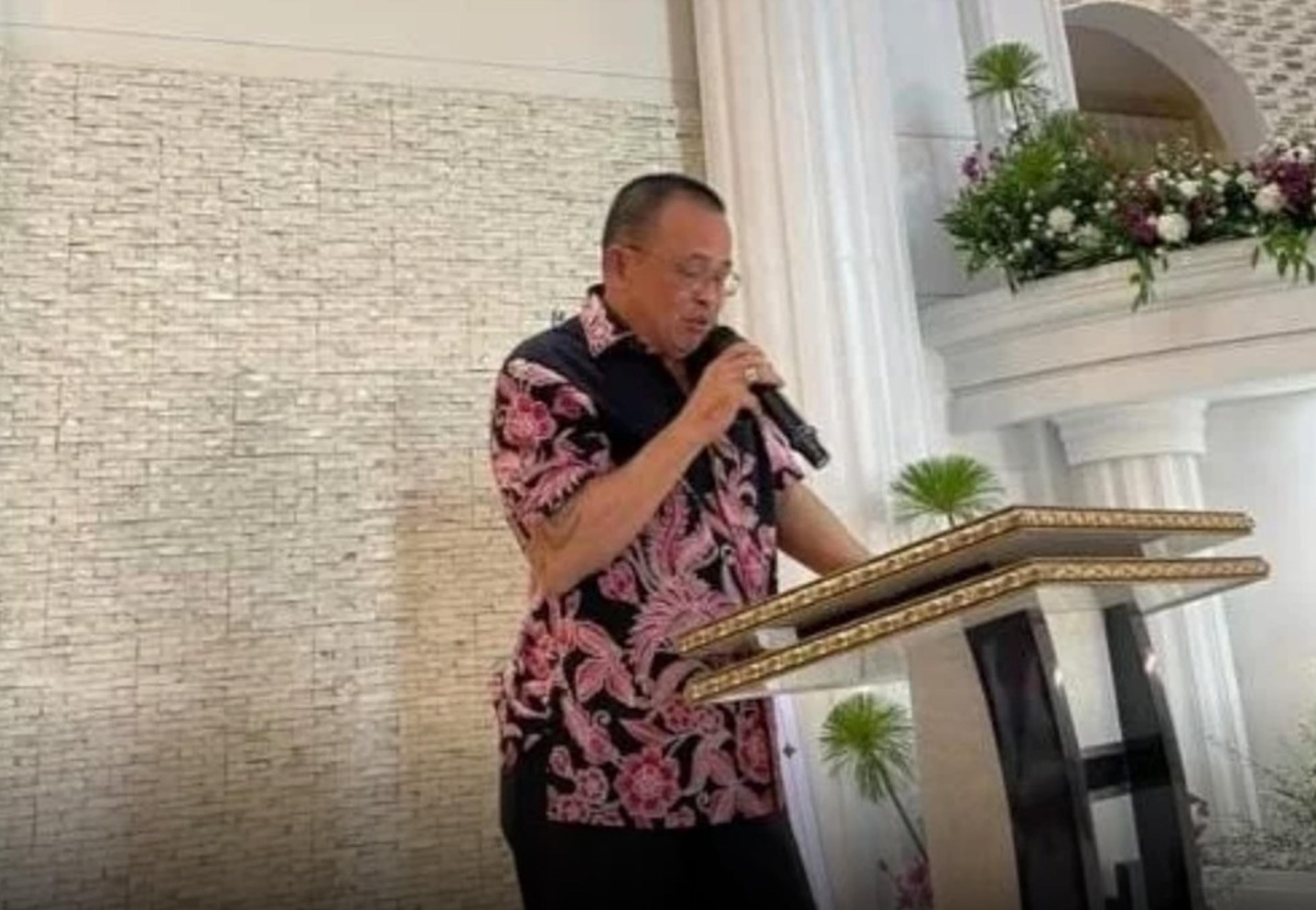 Wenny Lumentut Ajak Masyarakat Tinoor Hidup Sederhana dan Selalu Bersyukur