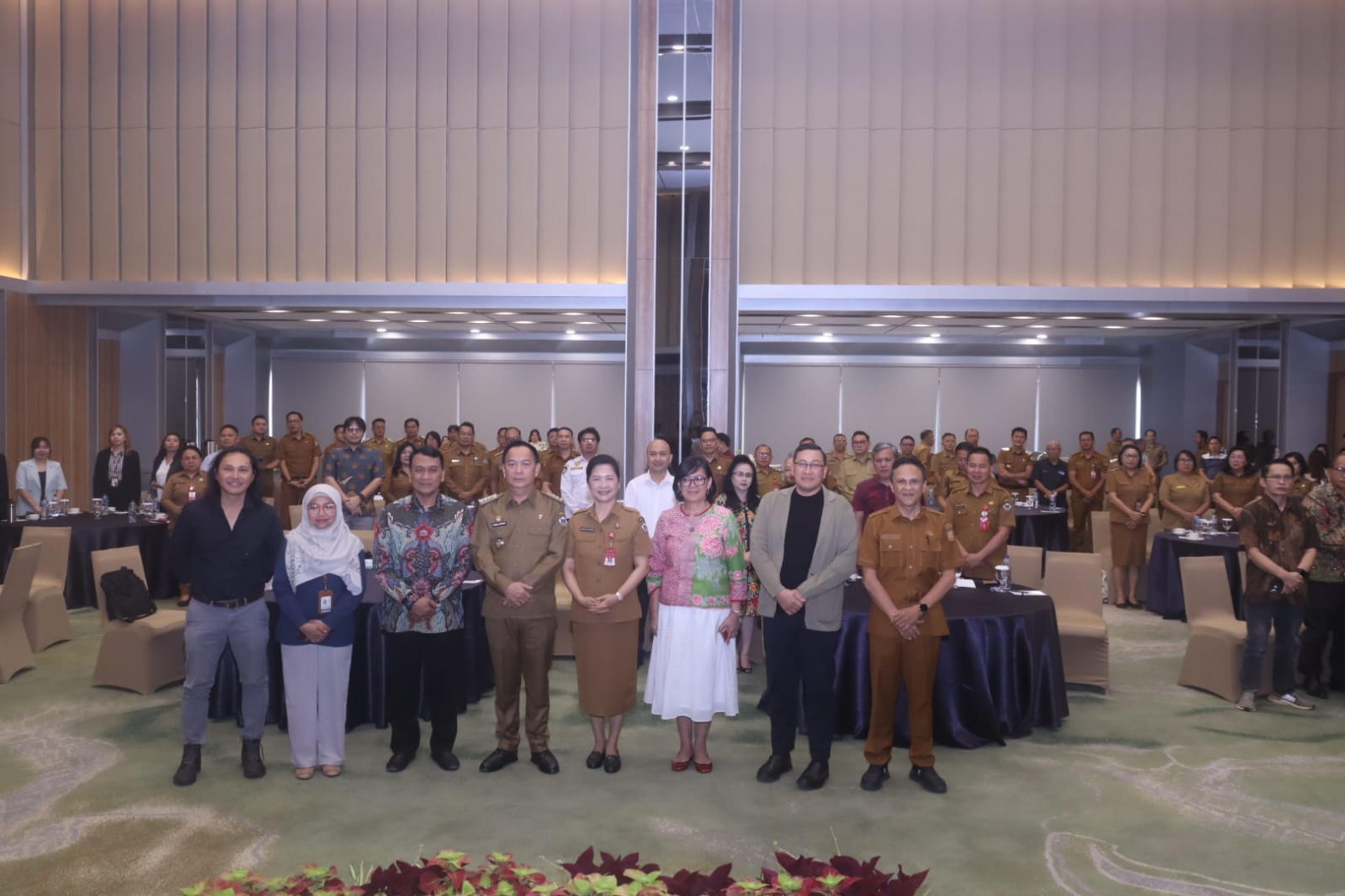 Wali Kota Tomohon Caroll Senduk, didampingi Ketua TP-PKK drg. Jeand'arc Senduk-Karundeng menghadiri FGD "Pariwisata Maju, Berdaya Saing, Ekonomi Hebat, Masyarakat Sejahtera" di Hotel Metland Marron Tomohon. (Ist)