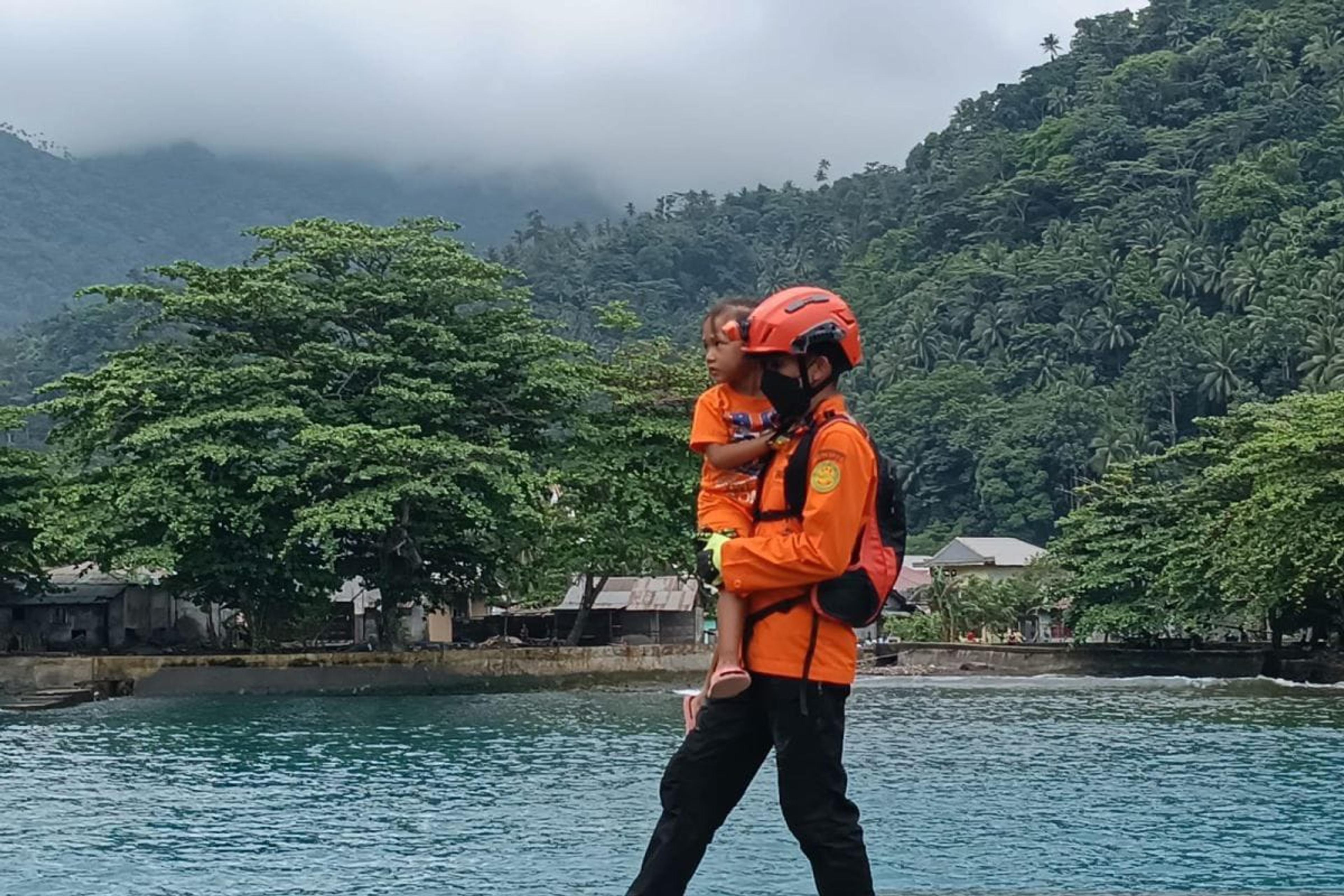 Pemkab Sitaro Ajak Warga Korban Erupsi Gunung Ruang Pulang Kampung