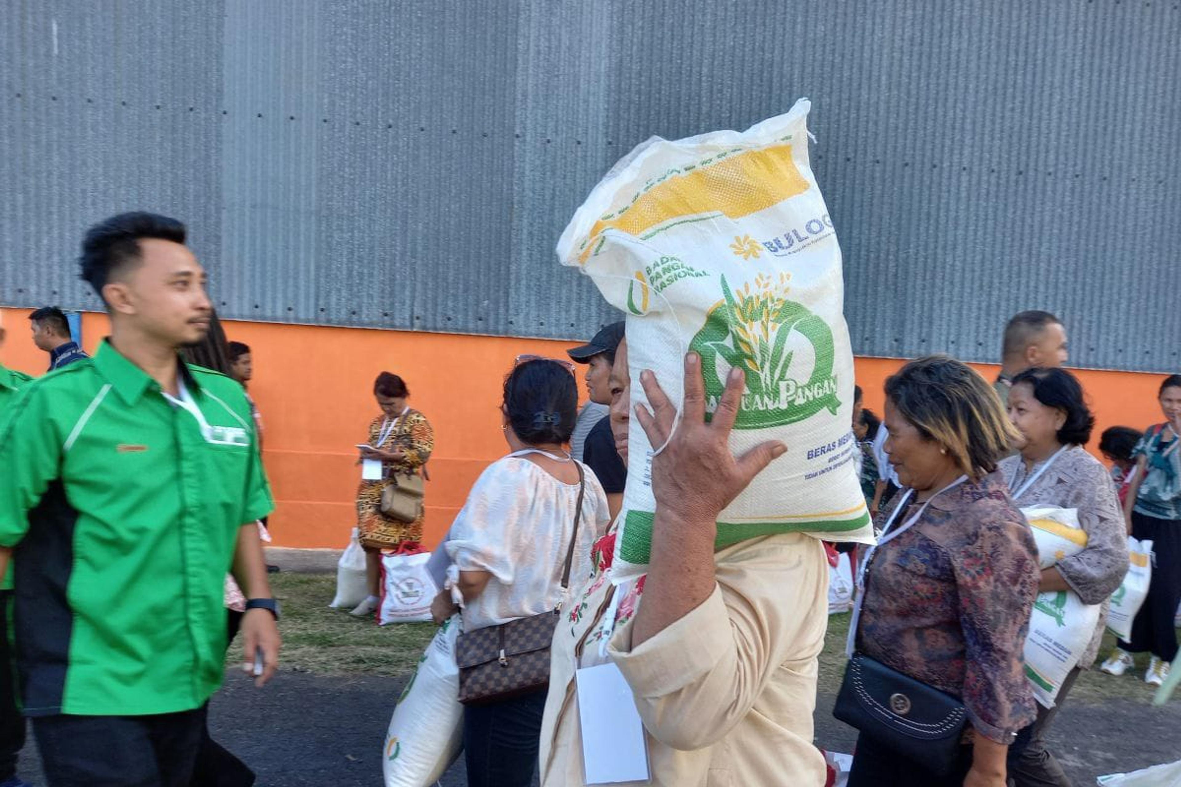 Perum Bulog Percepat Penyaluran Bantuan Pangan CBP di Sulut