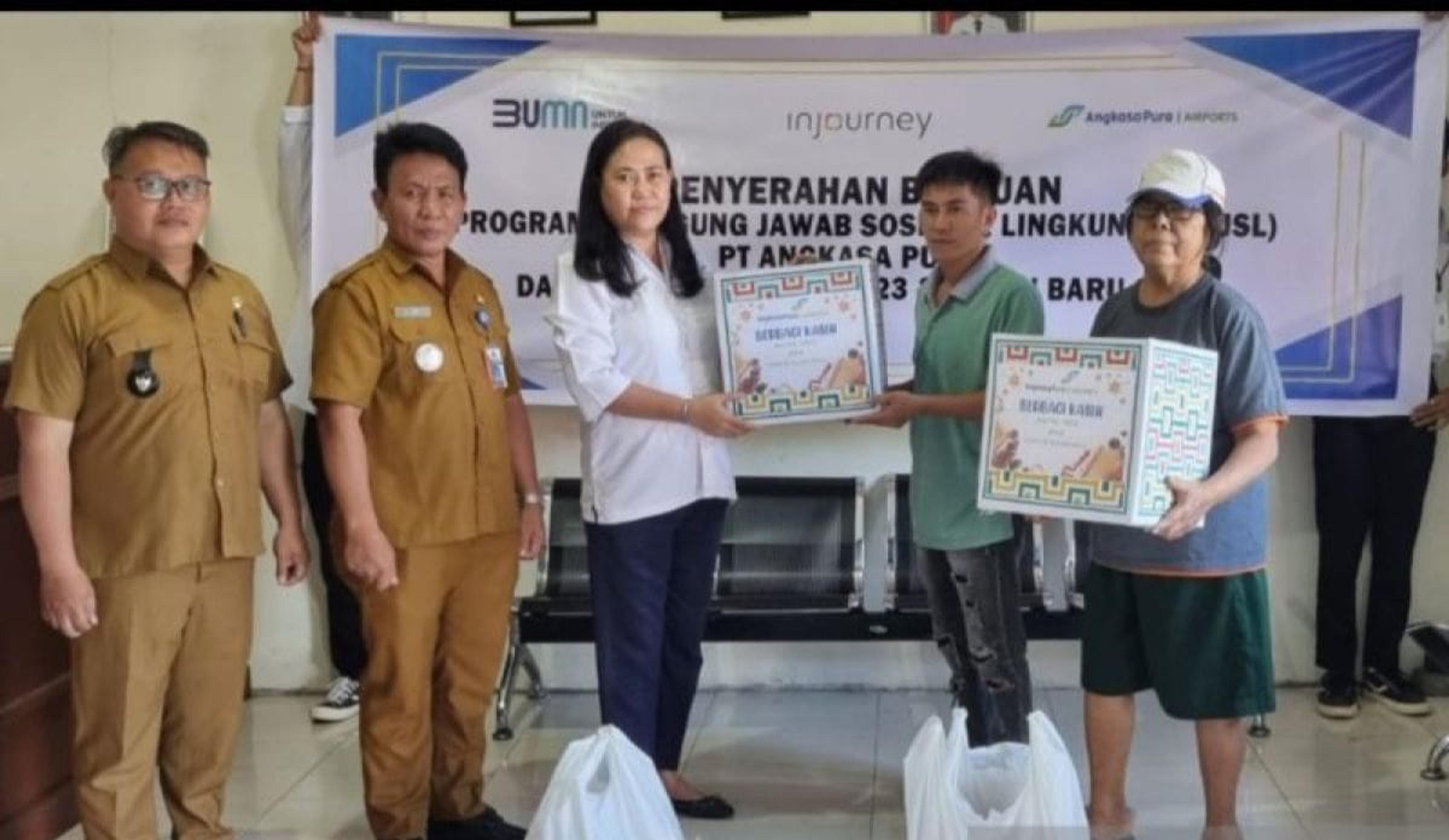 Bandara Samrat Bagikan Bantuan Pangan Bagi Warga Sulut Jelang Natal
