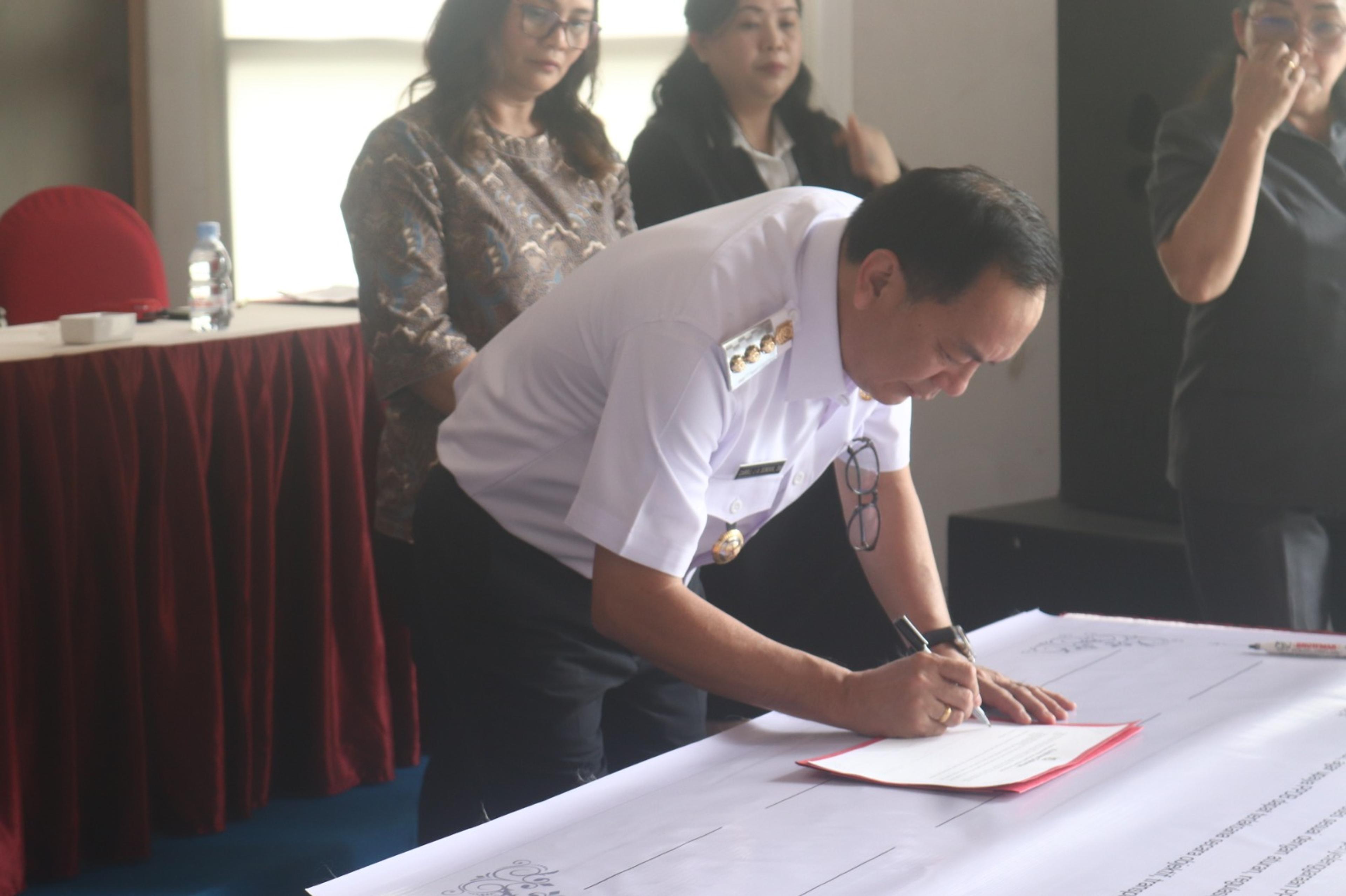 Komit Tingkatkan Kualitas Pendidikan, Walikota Caroll Teken Dukungan PPDB