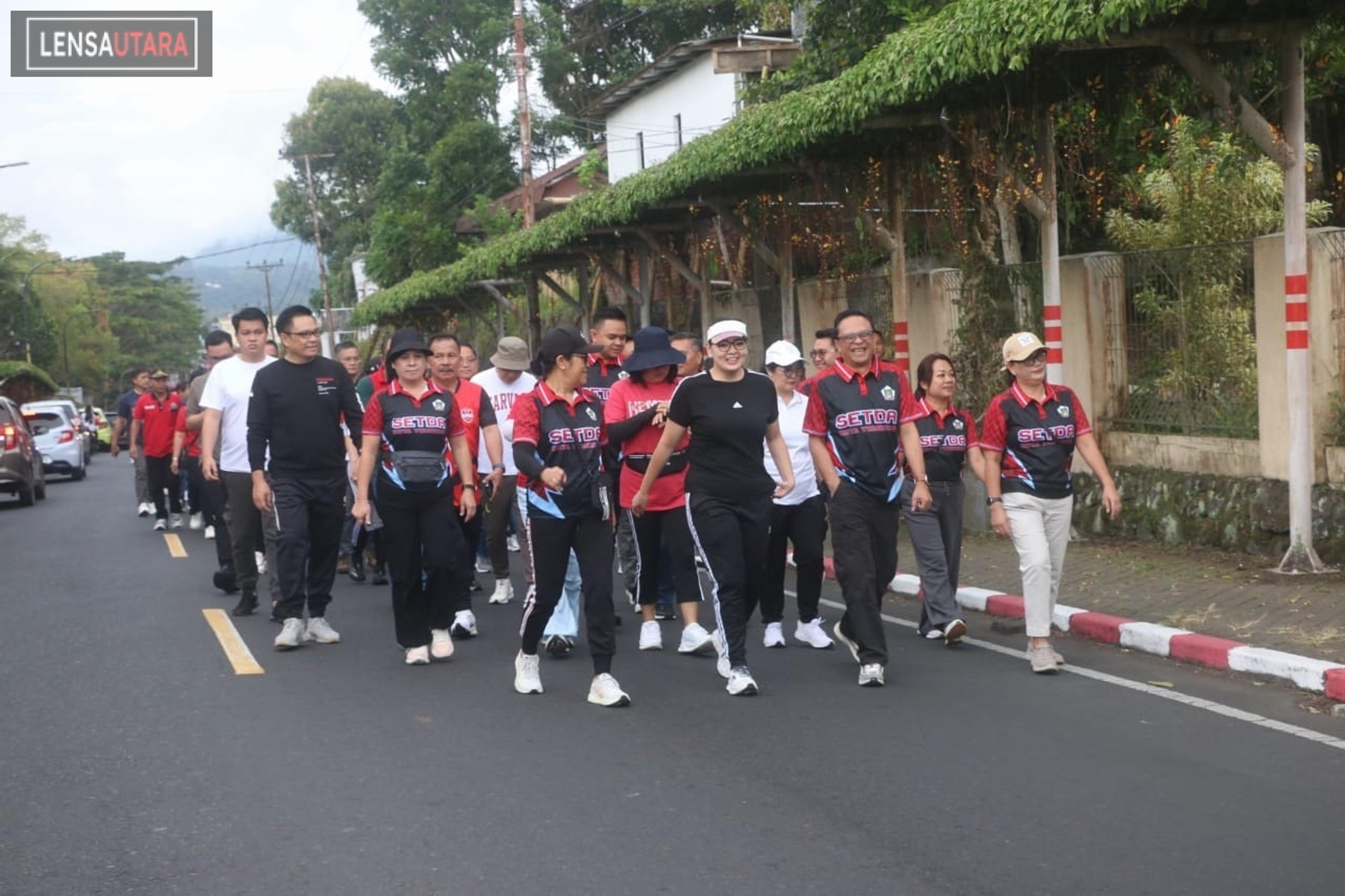 Sambut TIFF dan HUT Kemerdekaan RI ke-80, Pemkot Tomohon Gelar Jalan Sehat