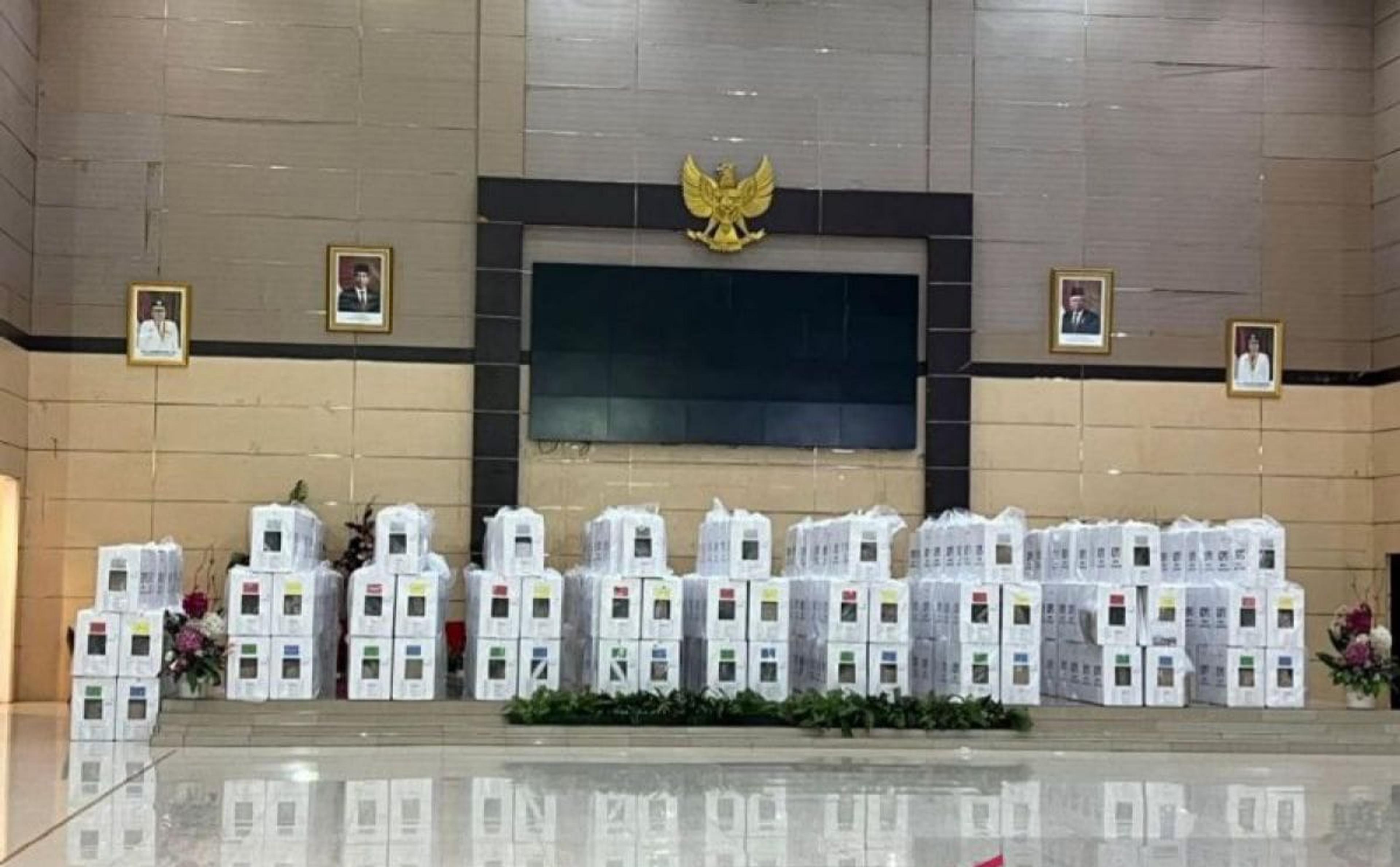 Diprotes, KPU Manado Akhirnya Pindahkan Kotak Suara dari Gubernuran Sulut