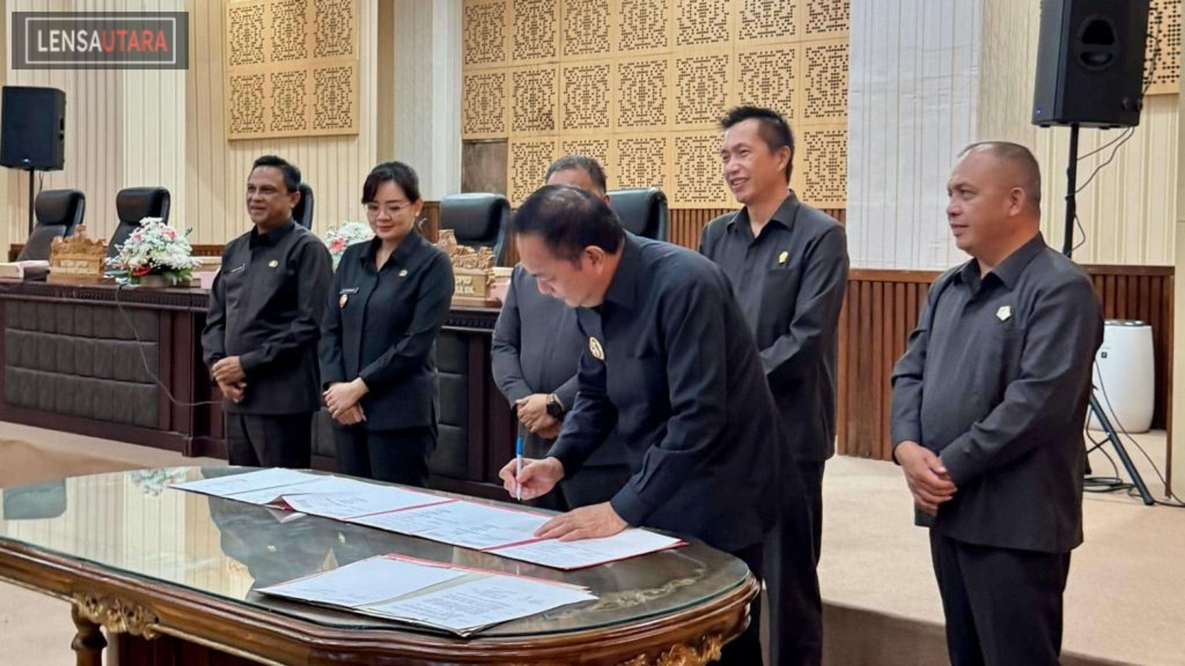 Rancangan APBD dan Penetapan Propemperda T.A 2026 Diparipurnakan Pemkot dan DPRD Tomohon