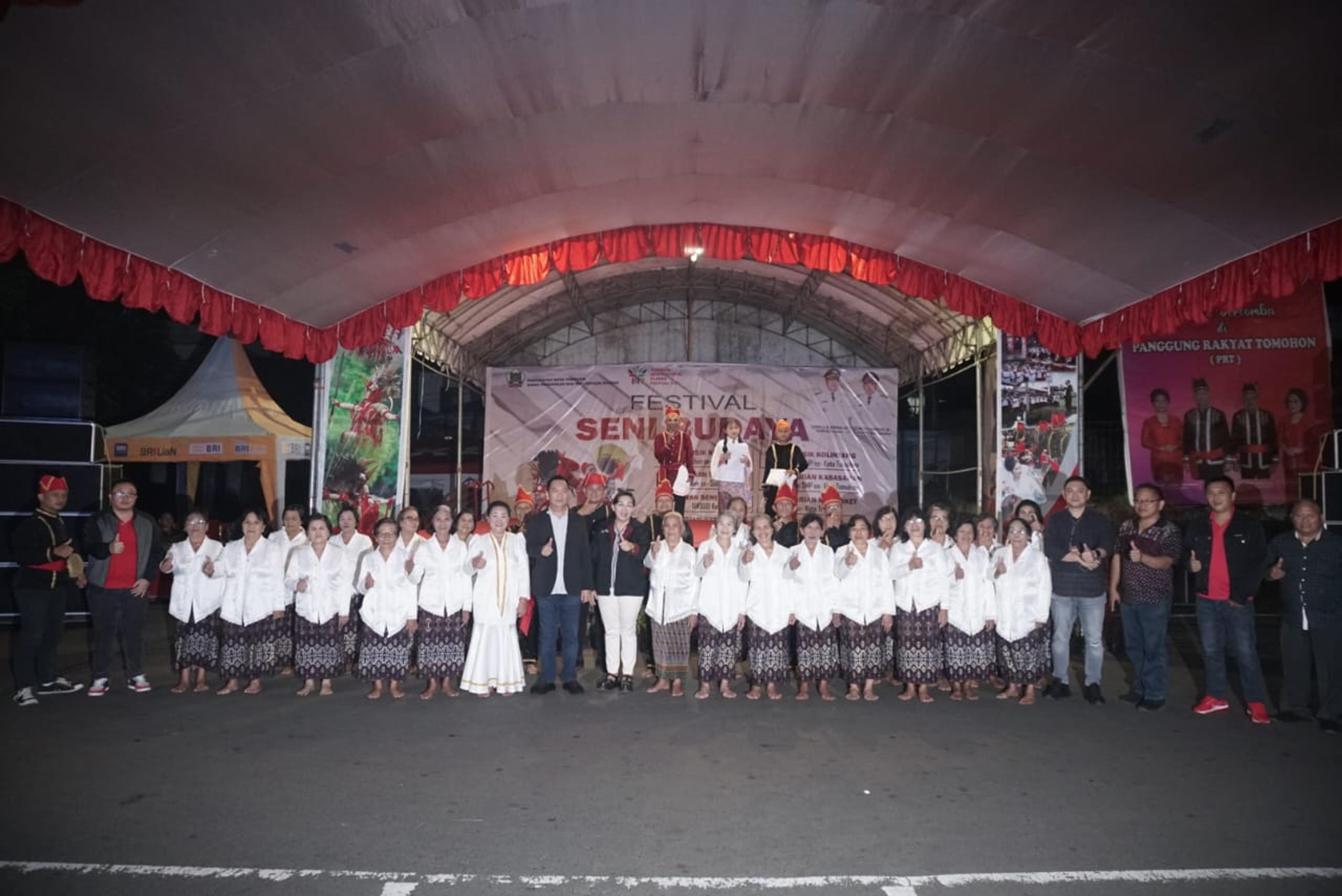 Hadiri Lomba Maengket di PRT, Caroll Senduk Semangati Para Peserta