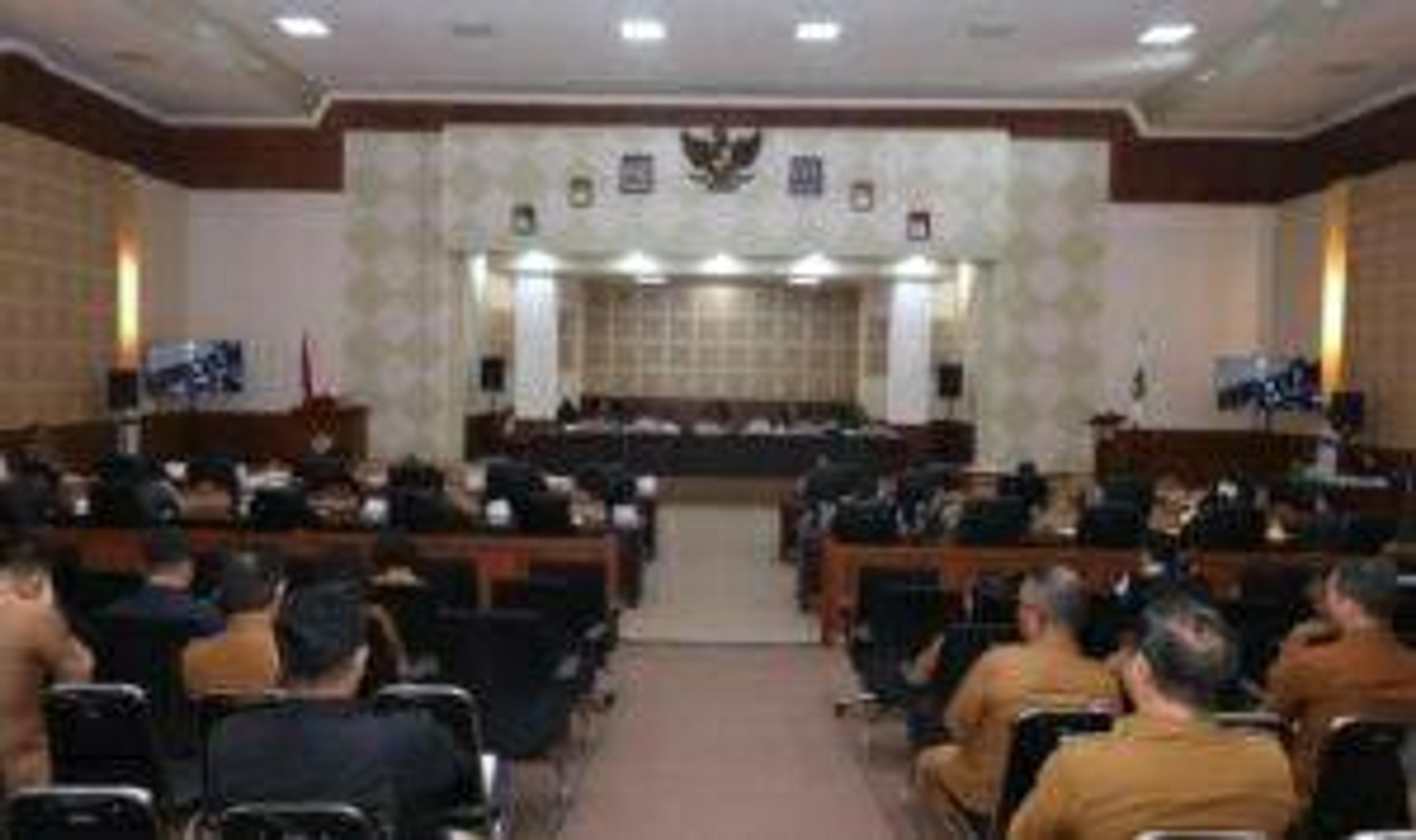 Suasana Rapat Pariputna DPRD Kota Tomohon, laporan banggar, pendapat akhir fraksi, serta pendapat akhir Wali Kota. (Ist)