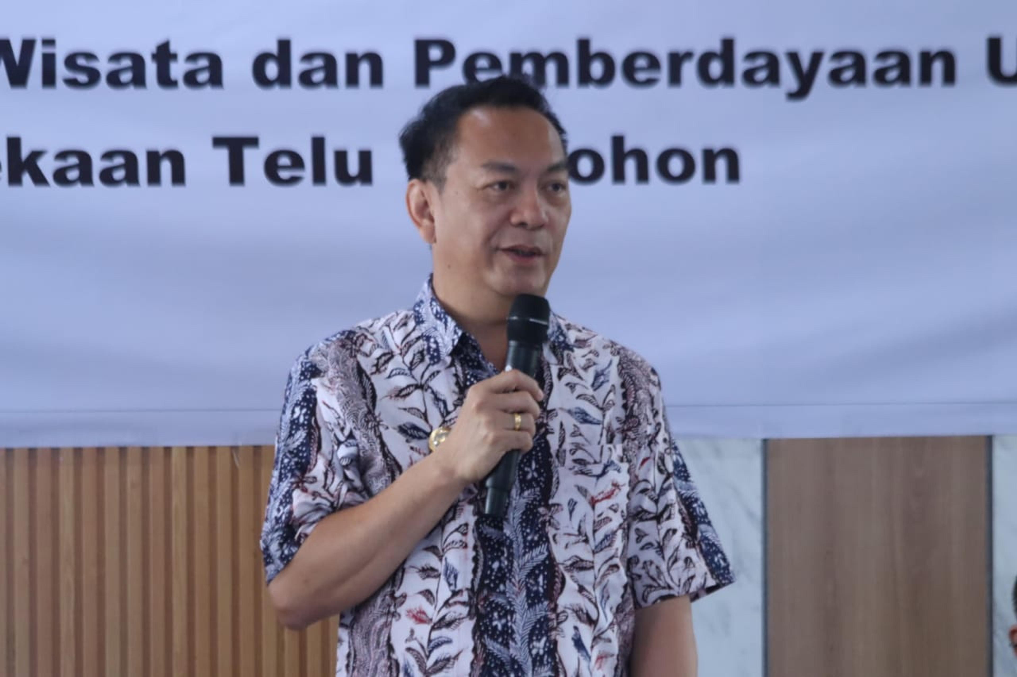 PT PLN Serahkan Bantuan CSR untuk Pemberdayaan UMK di Air Terjun Tekaan Telu