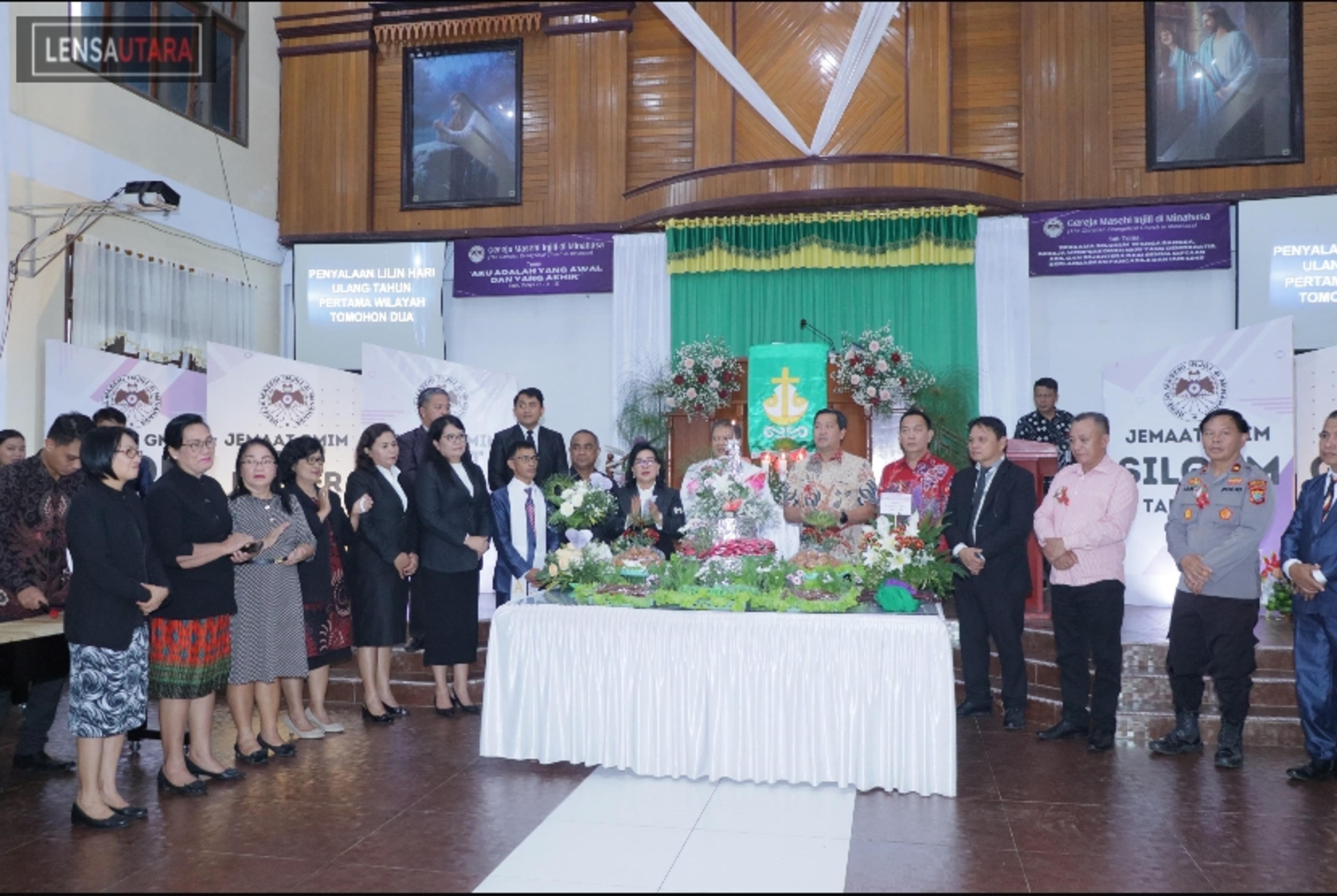 Walikota Caroll Hadiri Ibadah Syukur HUT Ke 1 Wilayah Tomohon Dua