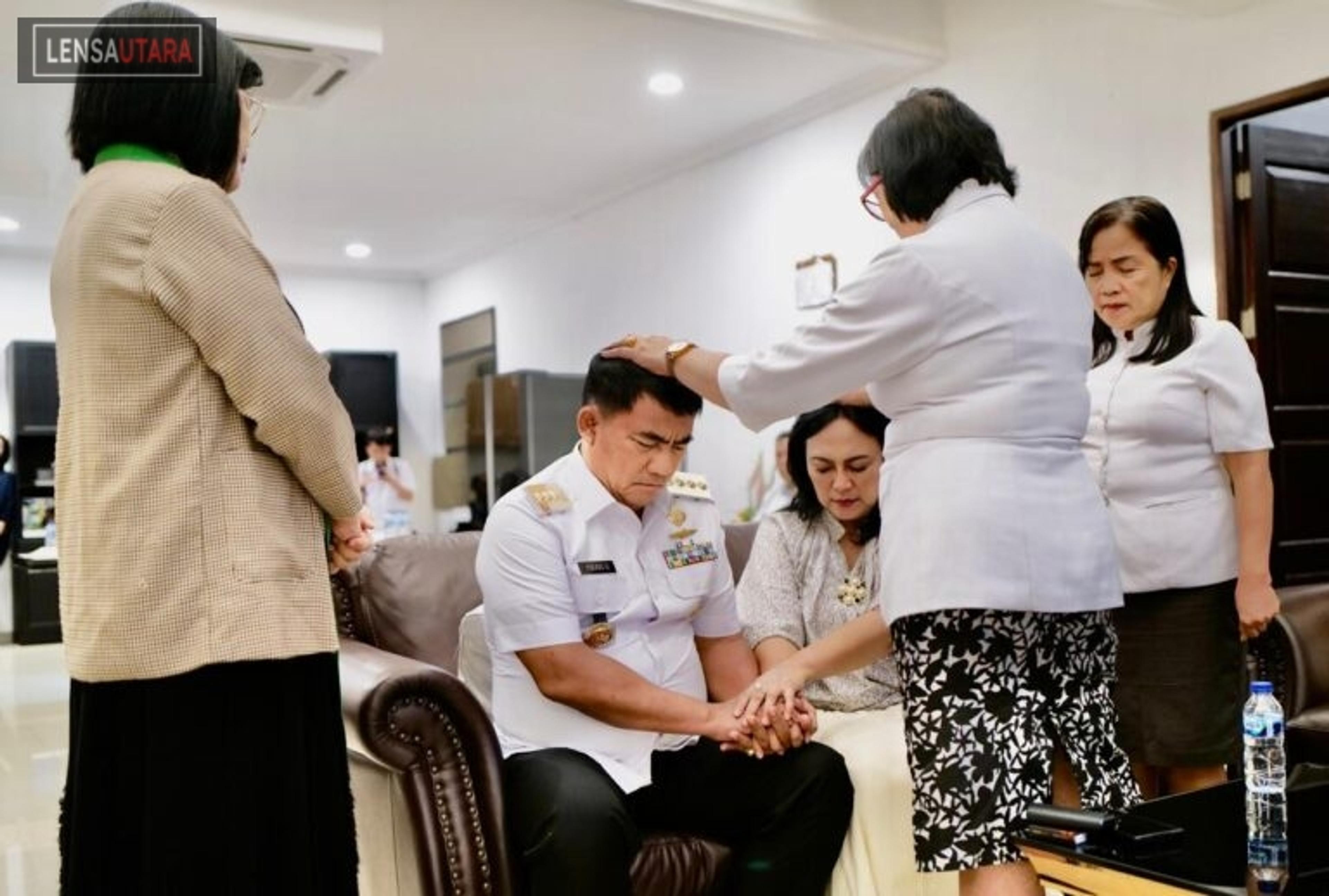 Gubernur Sulut Yulius Selvanus Periksa Rumah Dinas yang akan Ditempatinya