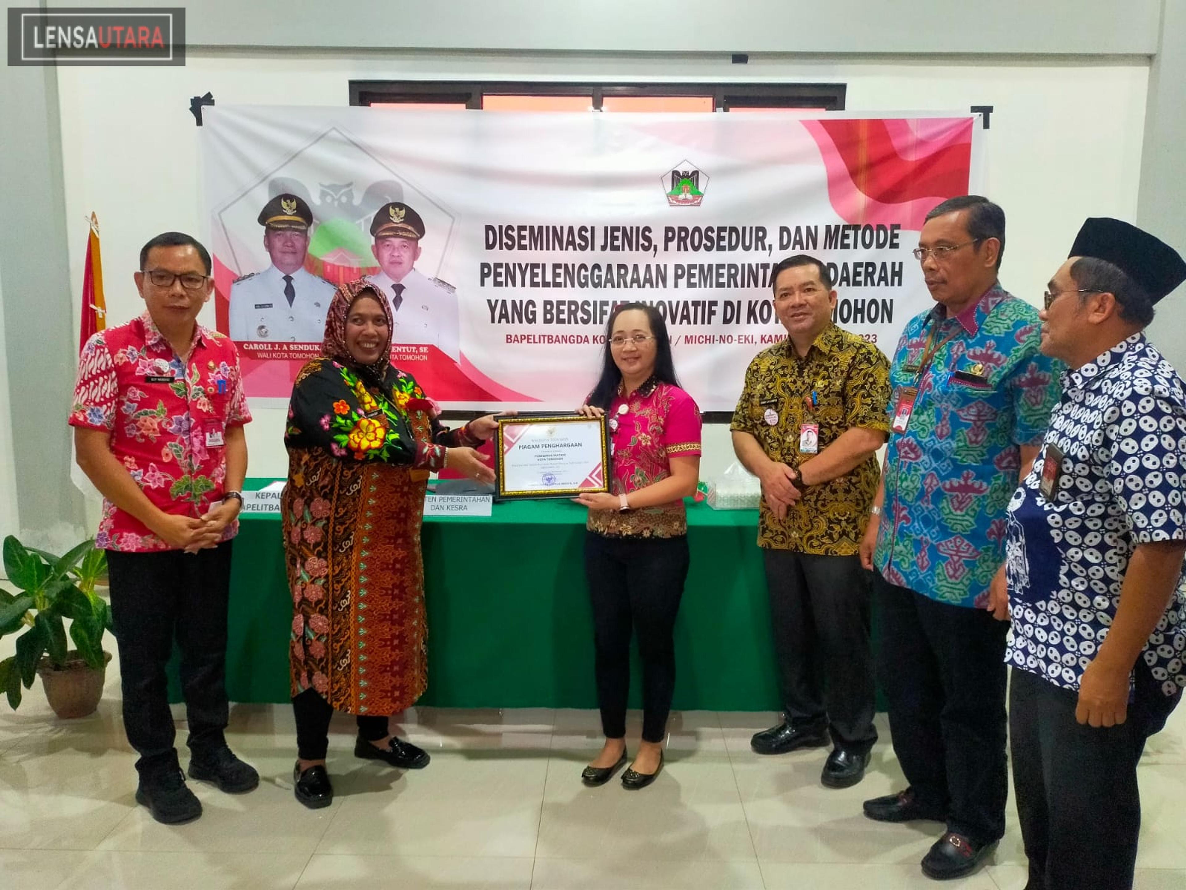 Litbang Pusat Berikan Penghargaan Inovatif kepada Pemkot Tomohon