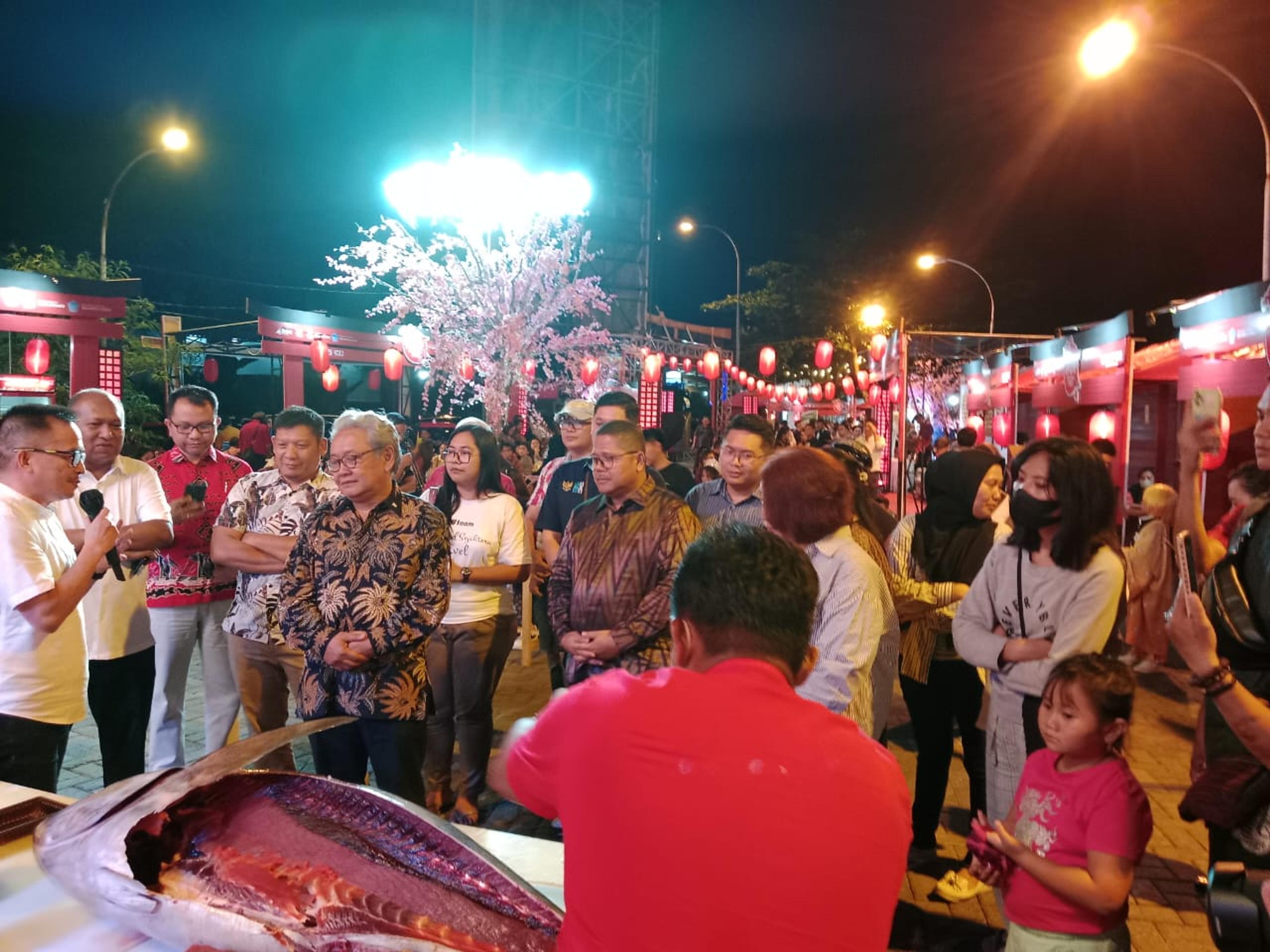 Dubes RI untuk Jepang Terkesan dengan Sashimi Tuna di KUR Festival BSG