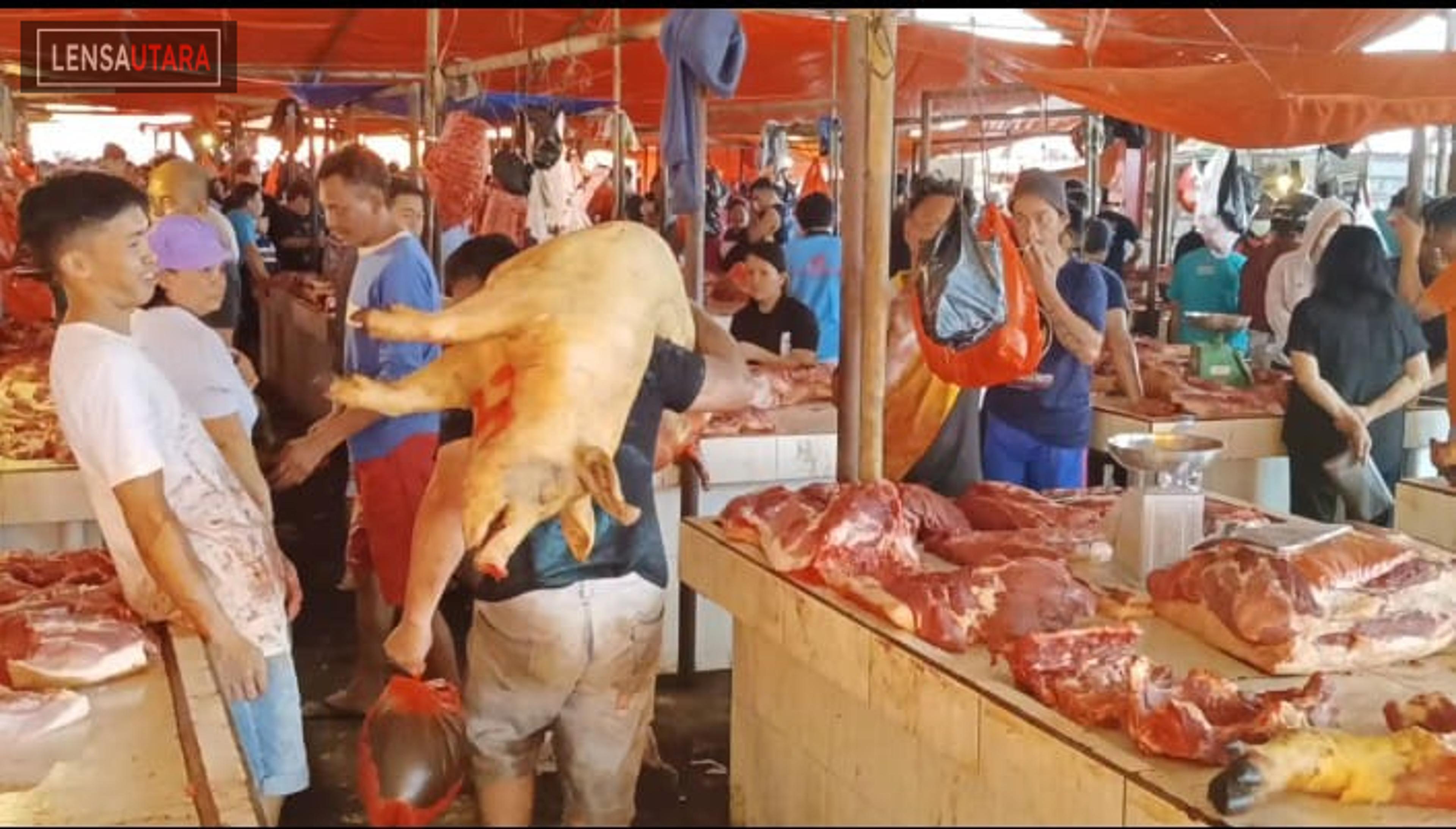 Menu “Extreme” Masih Jadi Idola di Pasar Tradisional Tomohon