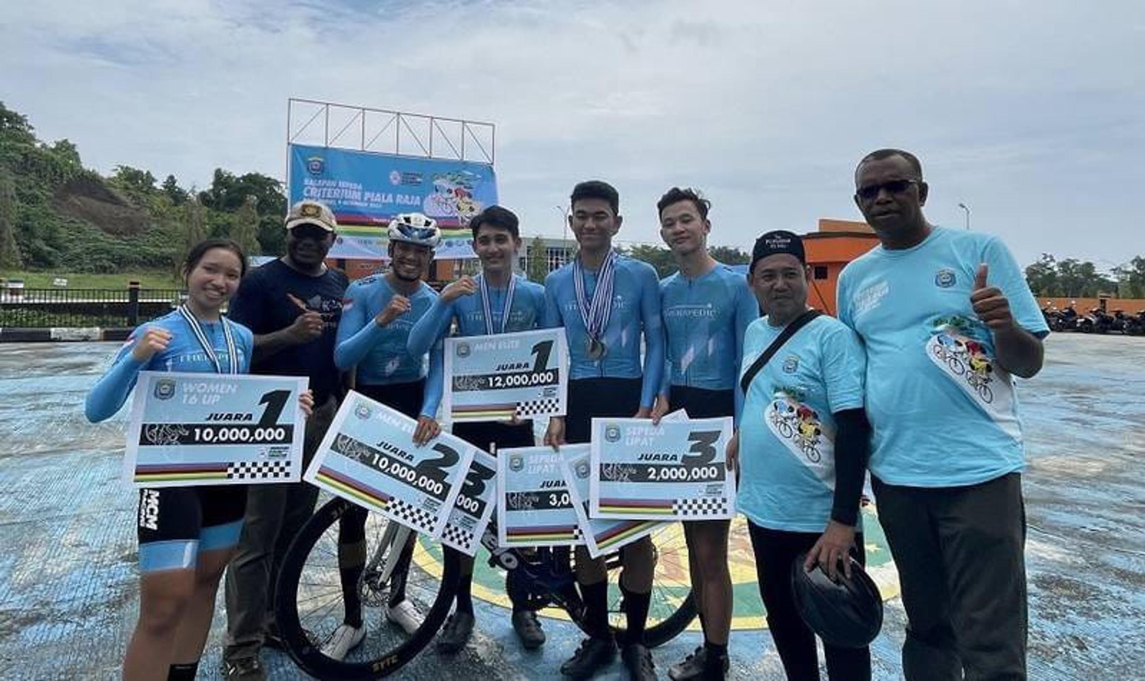 Atlet Manado Juara Kategori Men Elite Balap Sepeda Piala Raja di Raja Ampat Papua