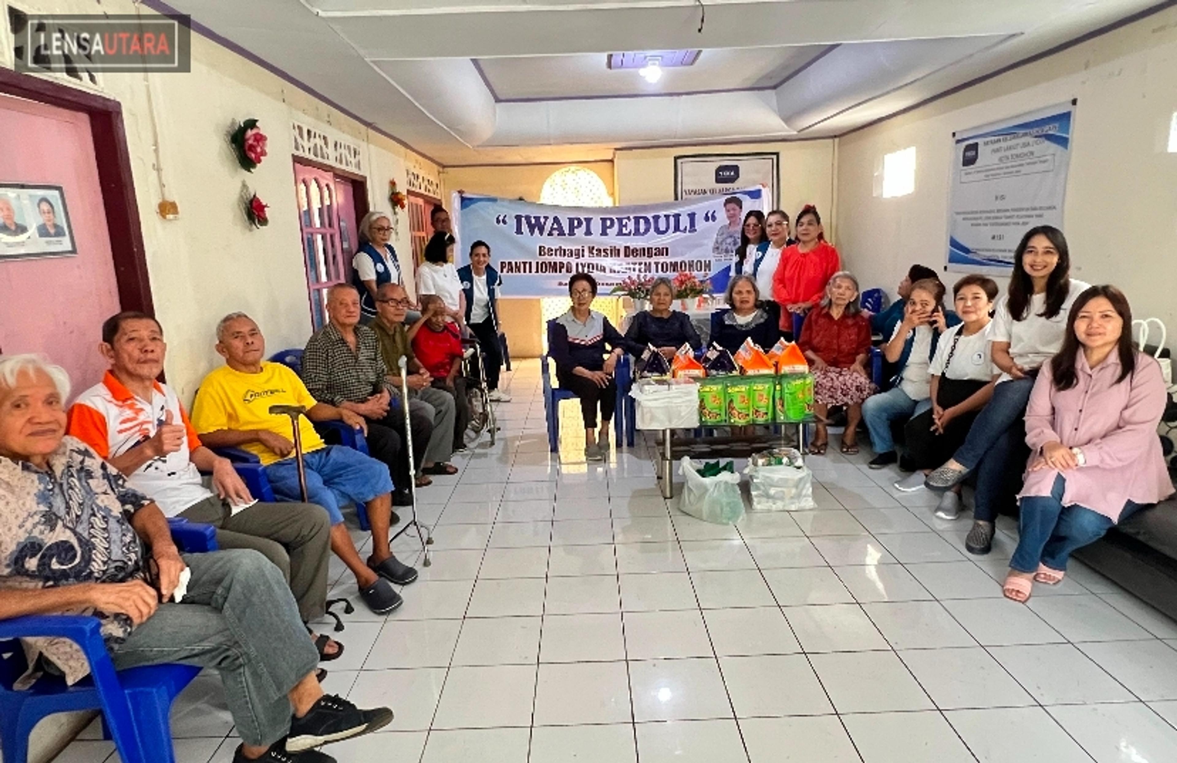 IWAPI Tomohon Berkunjung ke Panti Jompo Lydia Kaaten