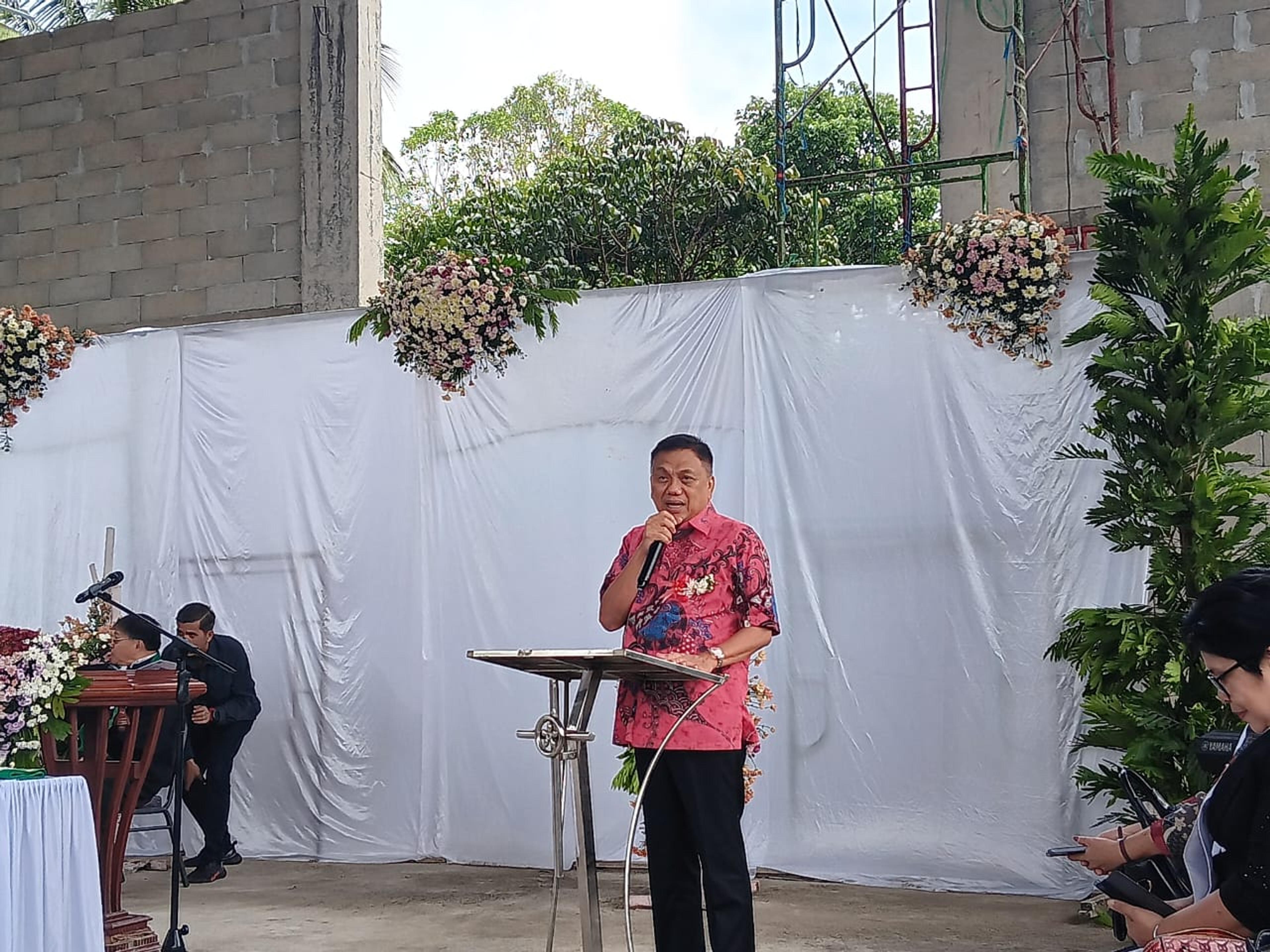 Caroll Senduk Dampingi Gubernur OD Resmikan Pastori Gereja GMIM Rut Woloan Satu
