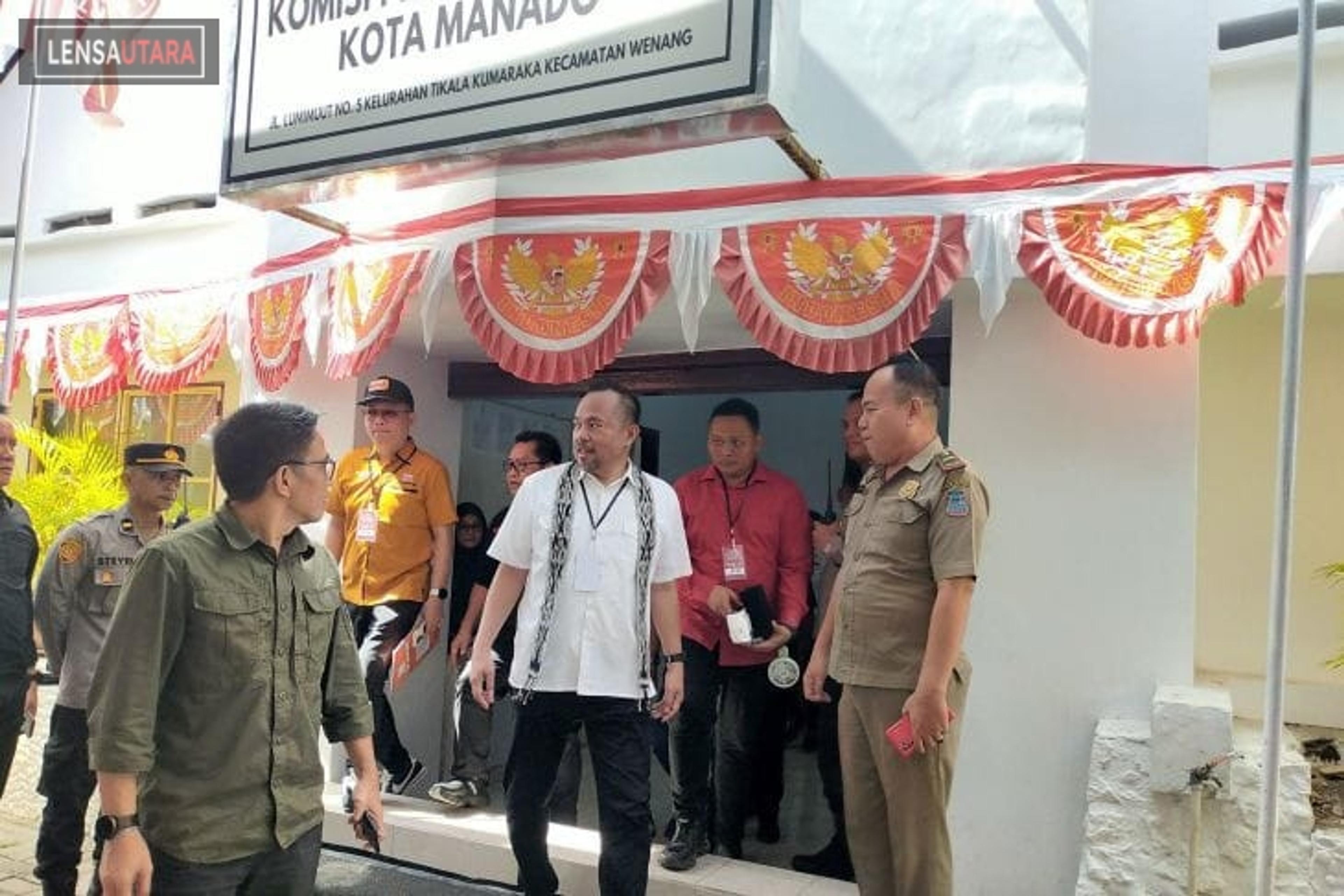 Paslon PDIP Andre Angouw-Richard Sualang daftar pertama di KPU