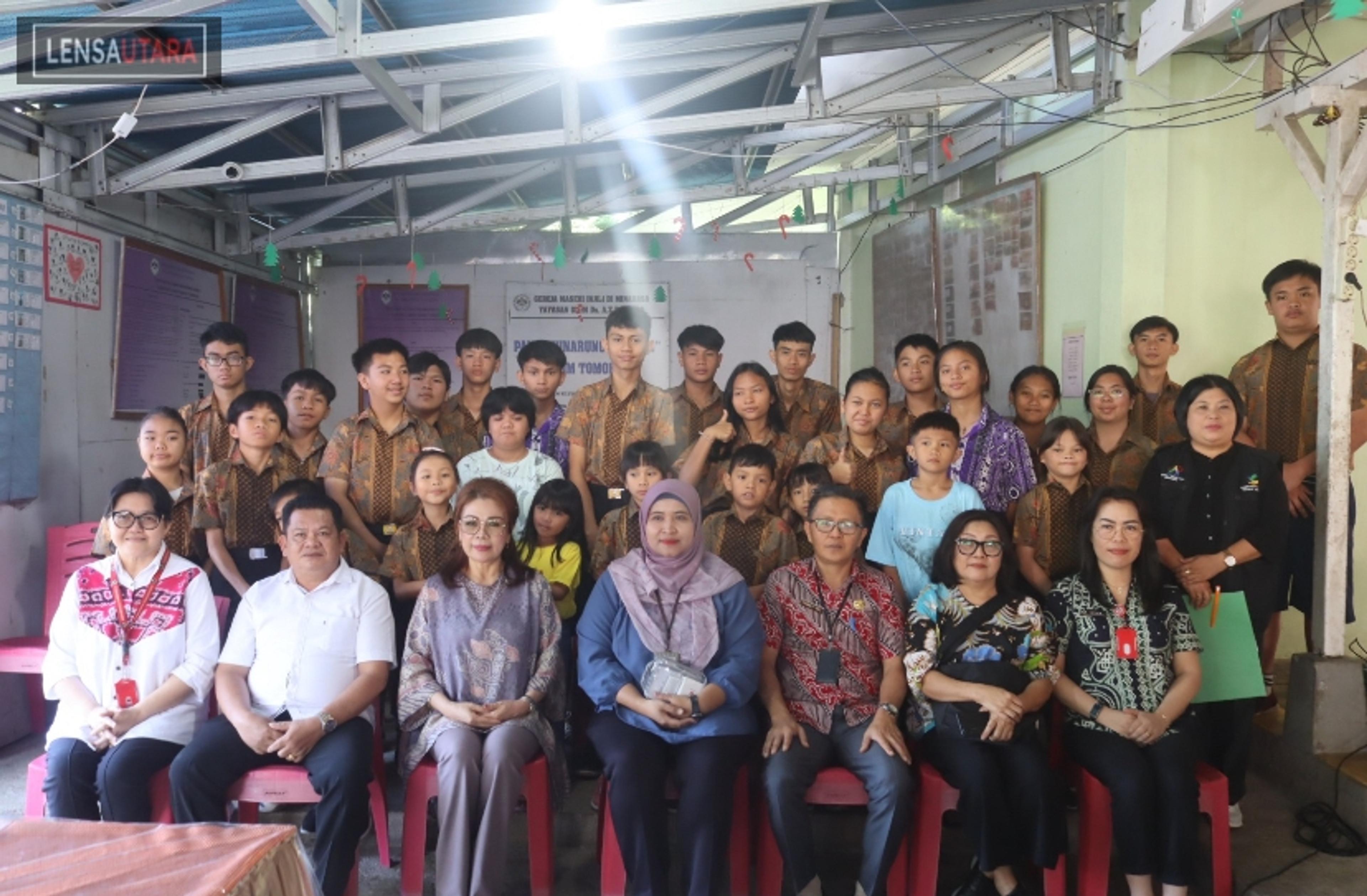 Ketua TP-PKK Kota Tomohon Hadiri Baksos Plus di LKS Penyandang Disabilitas