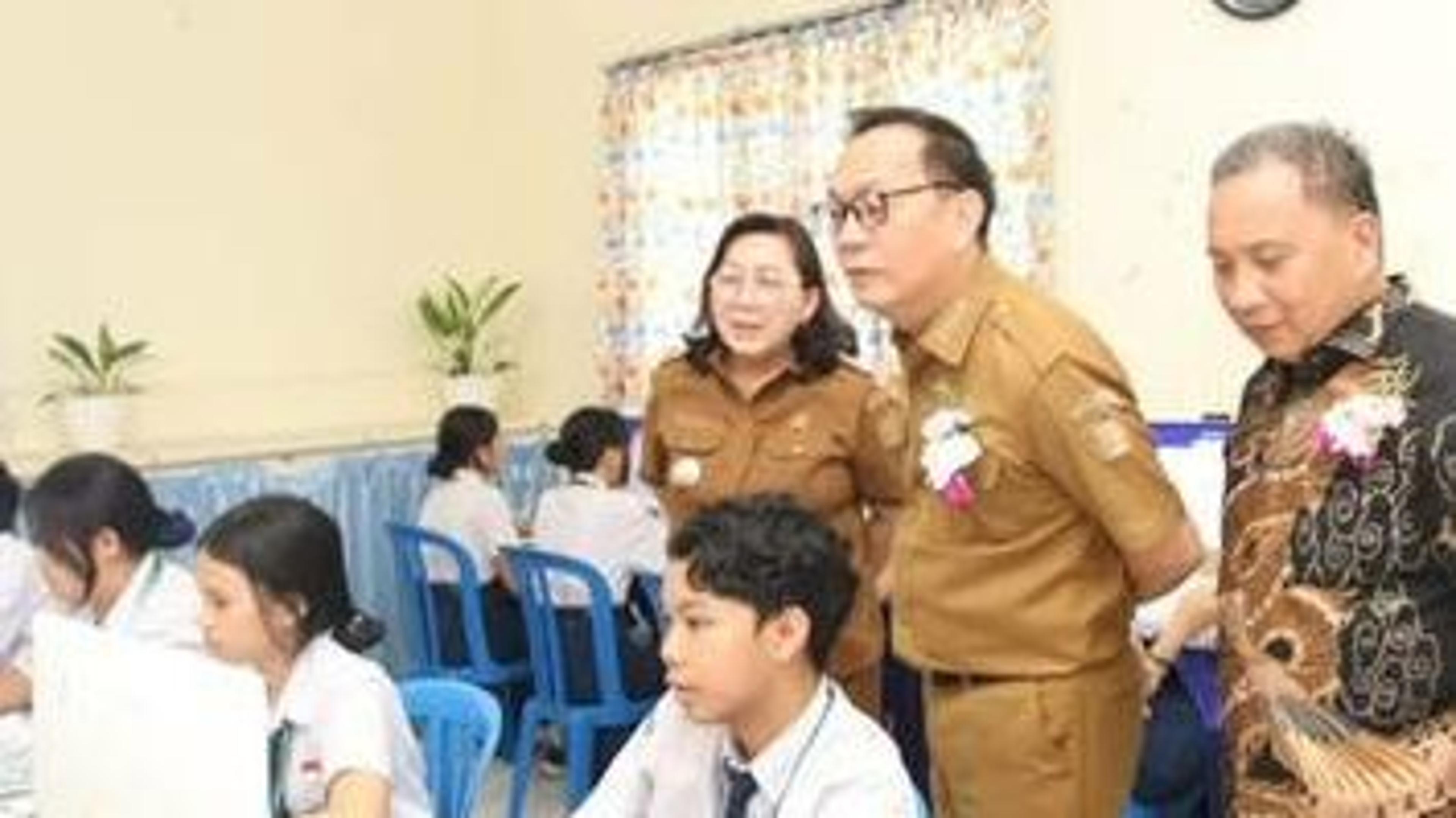 1.665 Siswa SMP di Tomohon Siap Uji Kemampuan, Caroll Luncurkan Token TKA 2026
