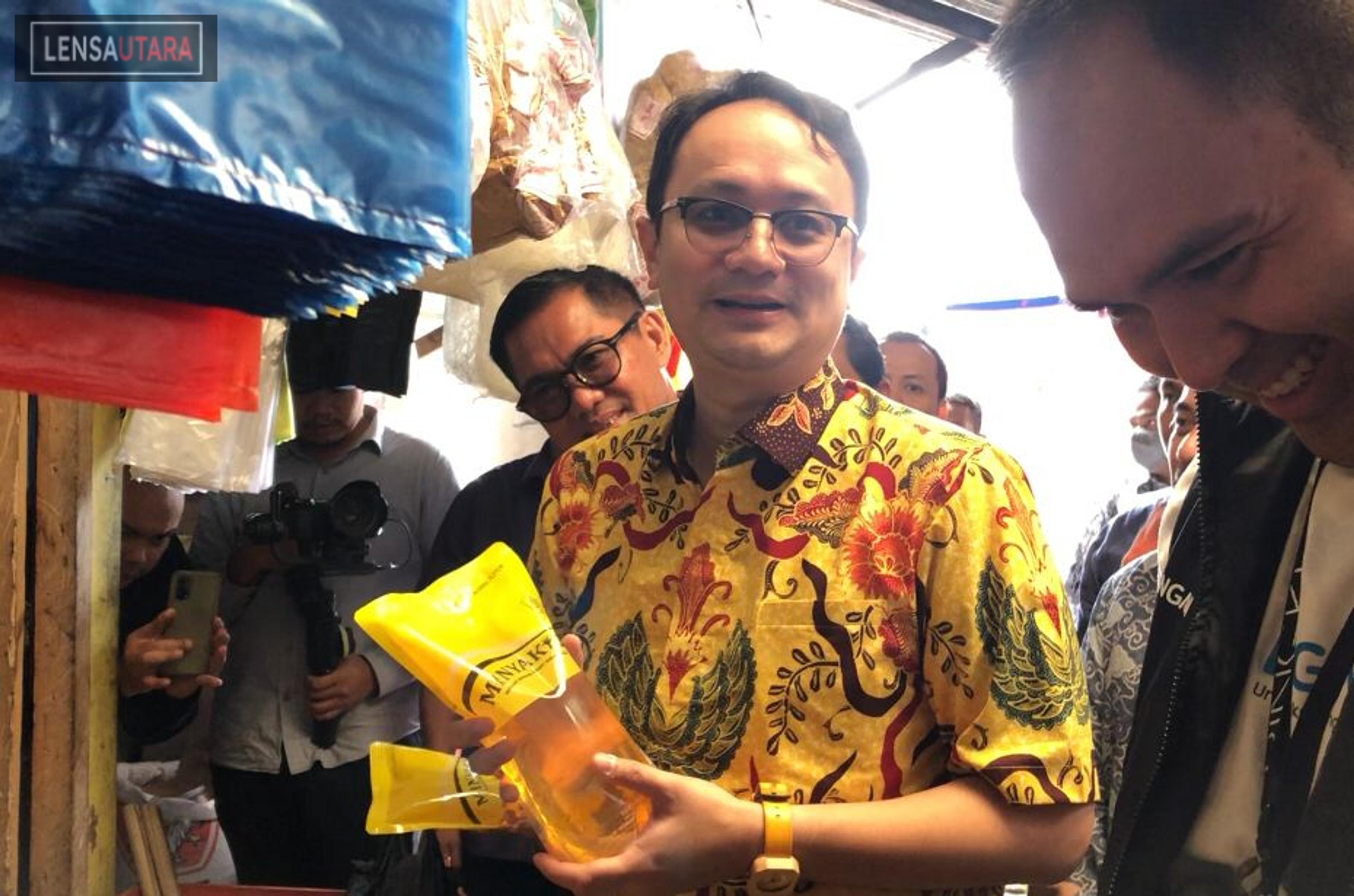 Kunjungan Kerja ke Pasar Kauditan, Jerry Sambuaga: Minyakita Disini Sesuai HET