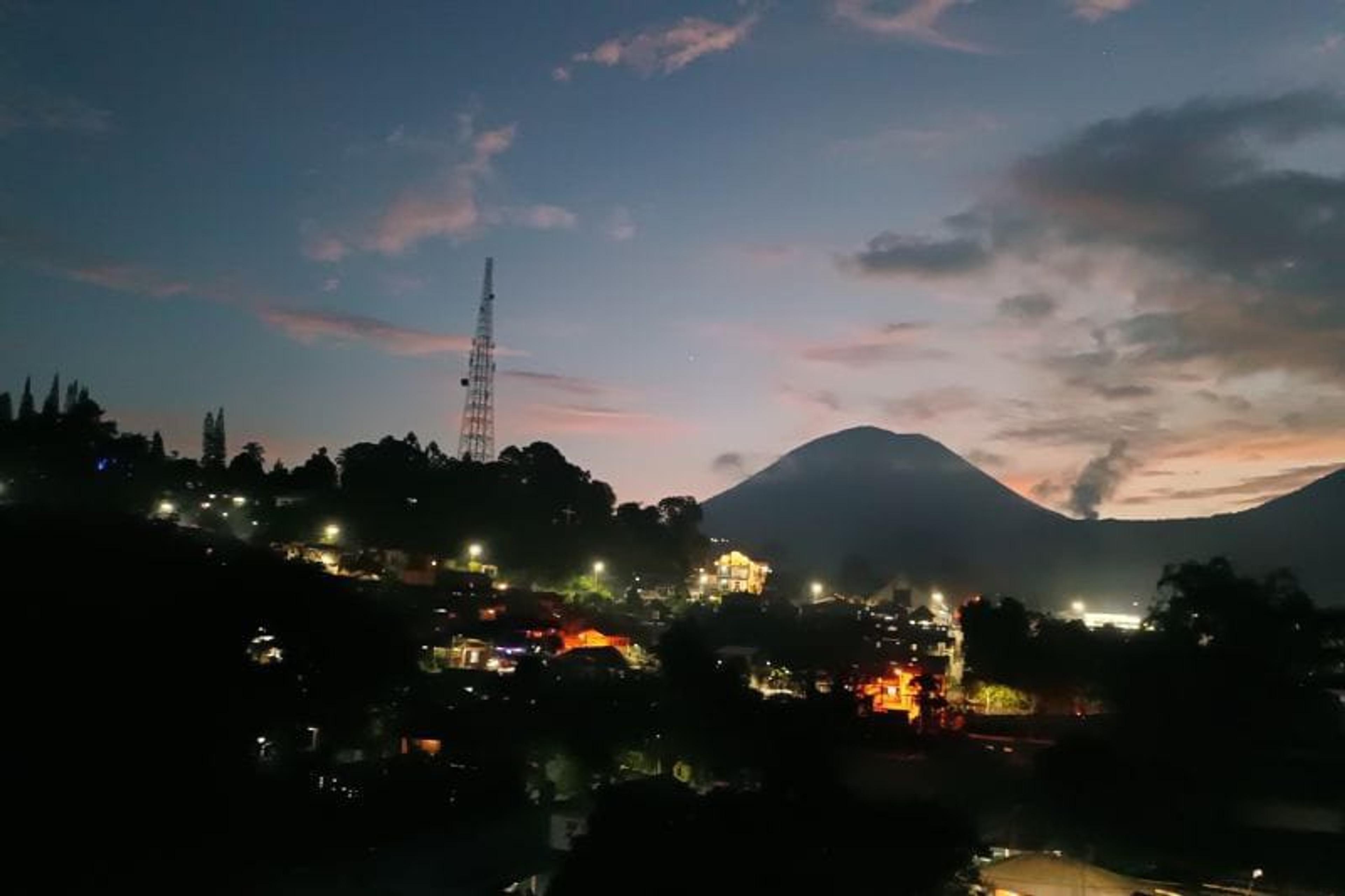 Pemkot Tomohon Harap Warga Waspadai Erupsi Gunung Lokon