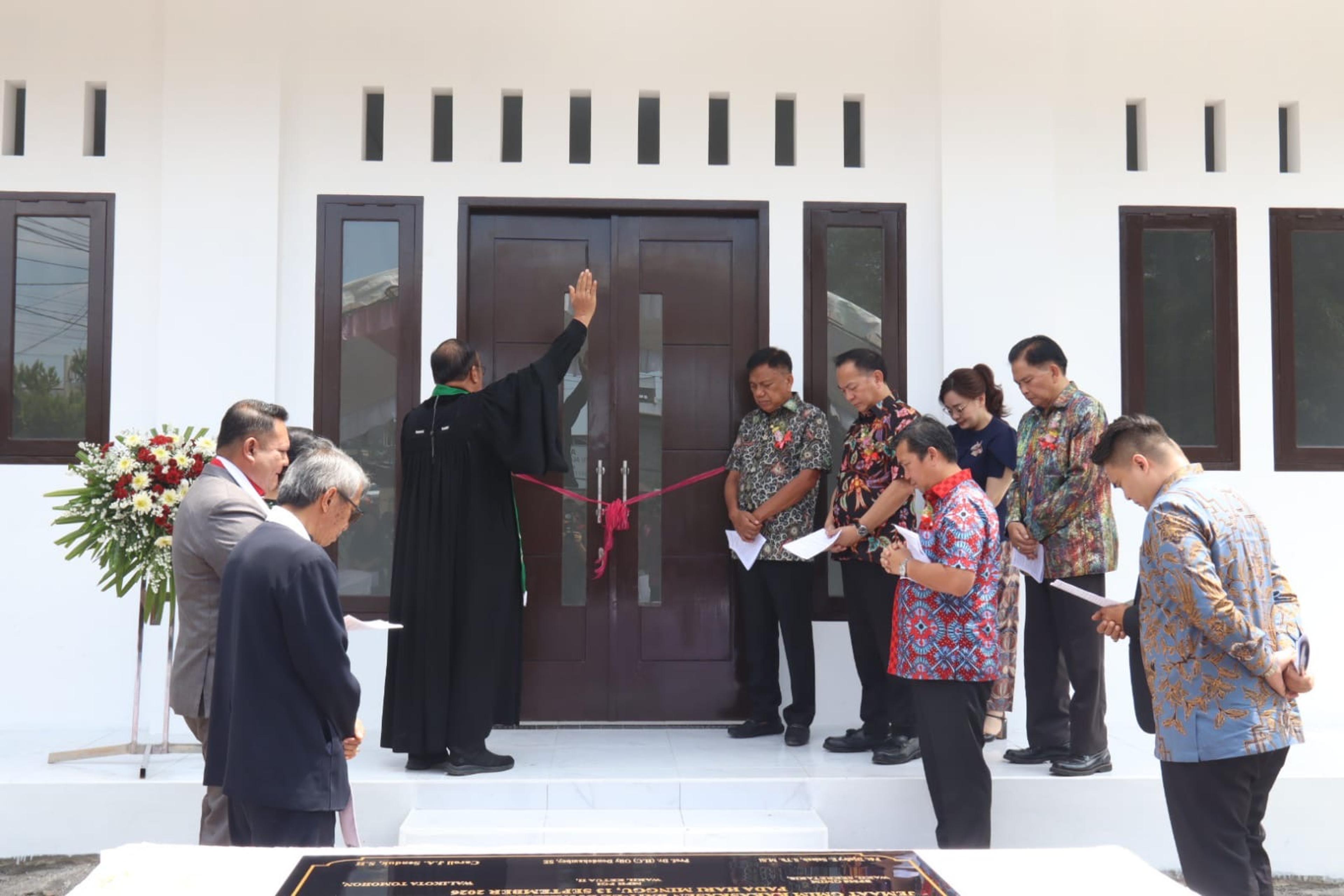 Menara Lonceng Gereja Jemaat GMIM Kakaskasen Bait-EL Diresmikan Wali Kota dalan Rangkaian Pengucapan Syukur Kota Tomohon