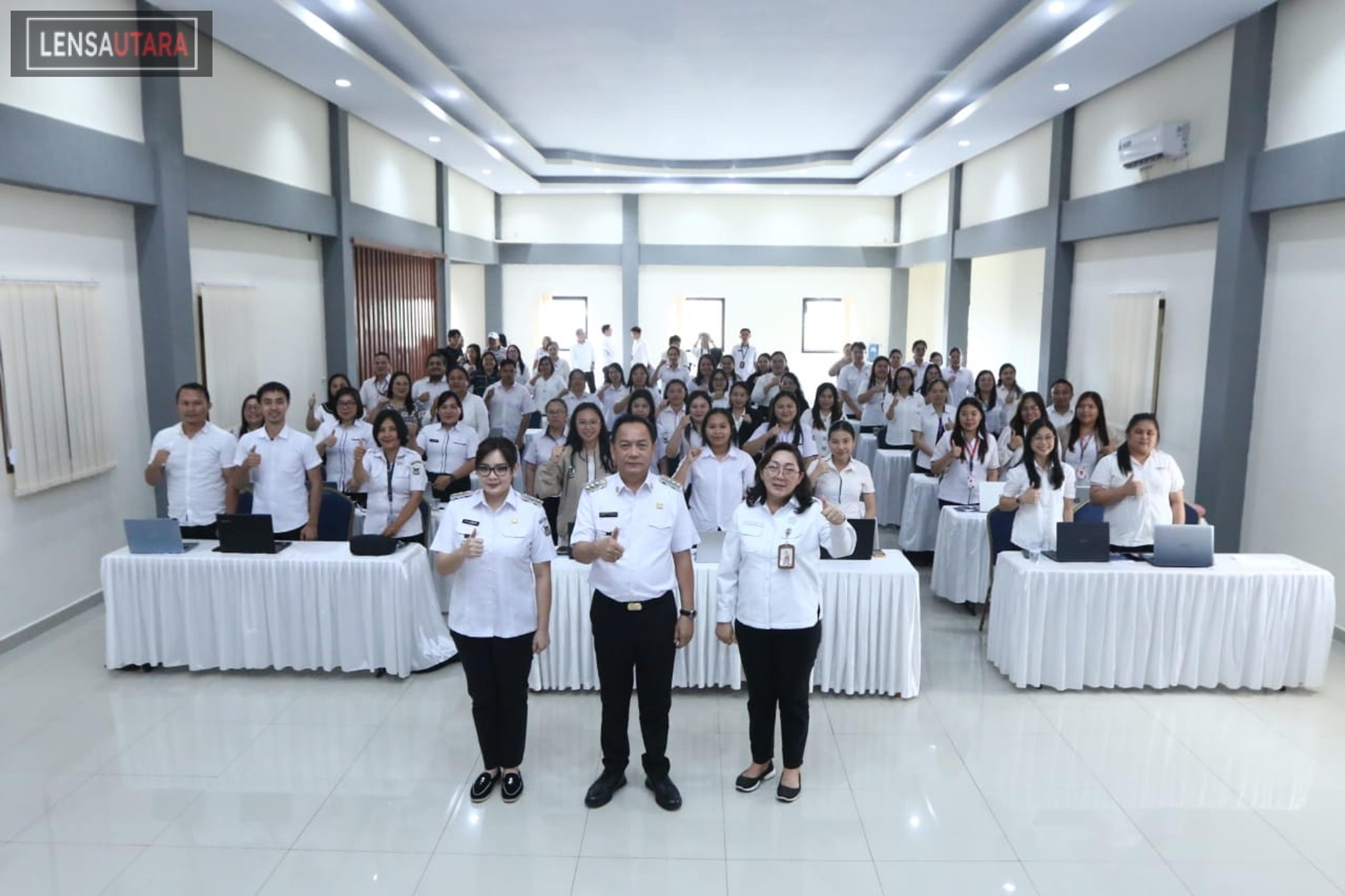 141 Operator Sekolah Ikut Pelatihan Dapodik yang Digelar Pemkot Tomohon