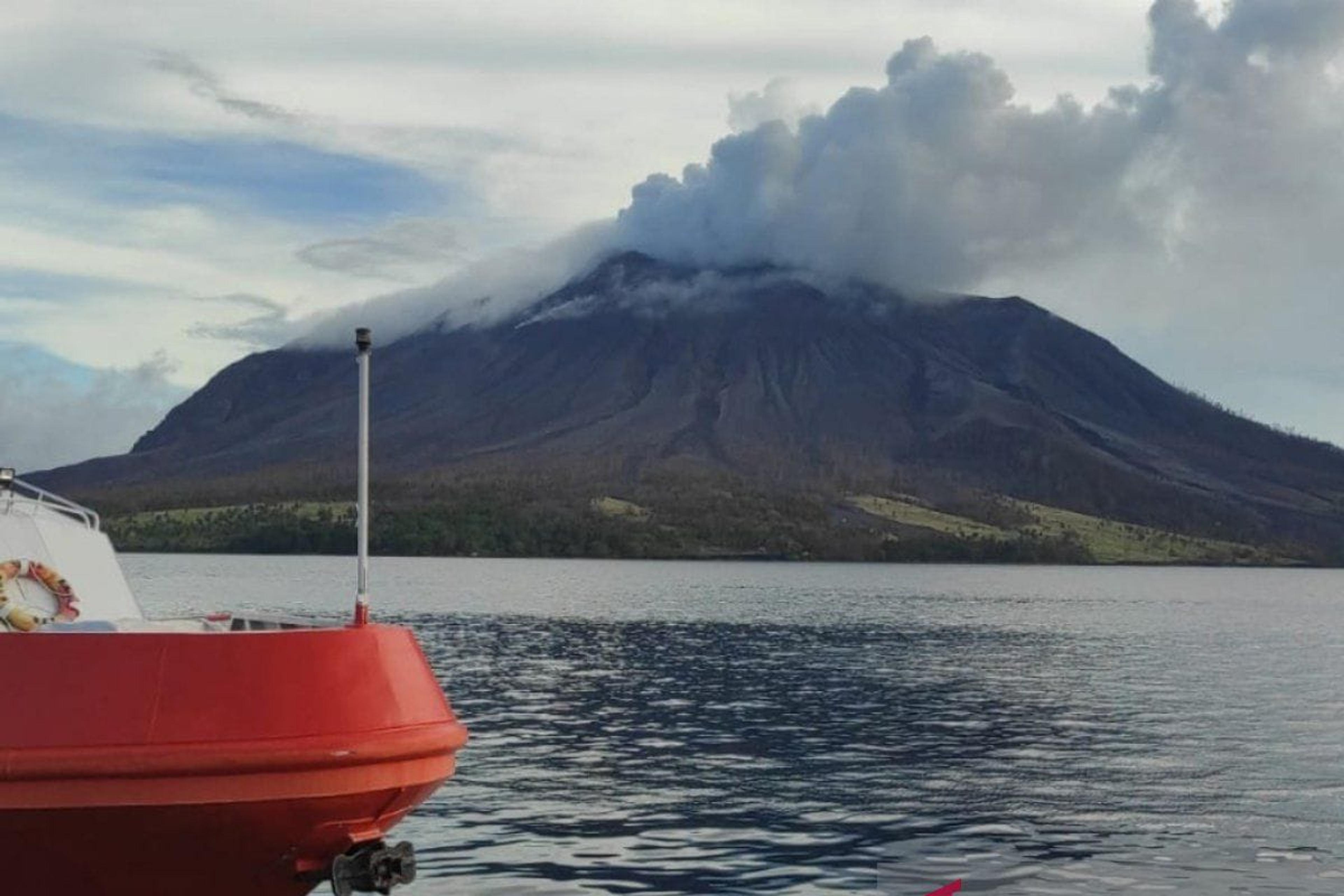 Peneliti BRIN: Gas Sulfur Dioksida dari Gunung Ruang Menyebar Seluruh Indonesia
