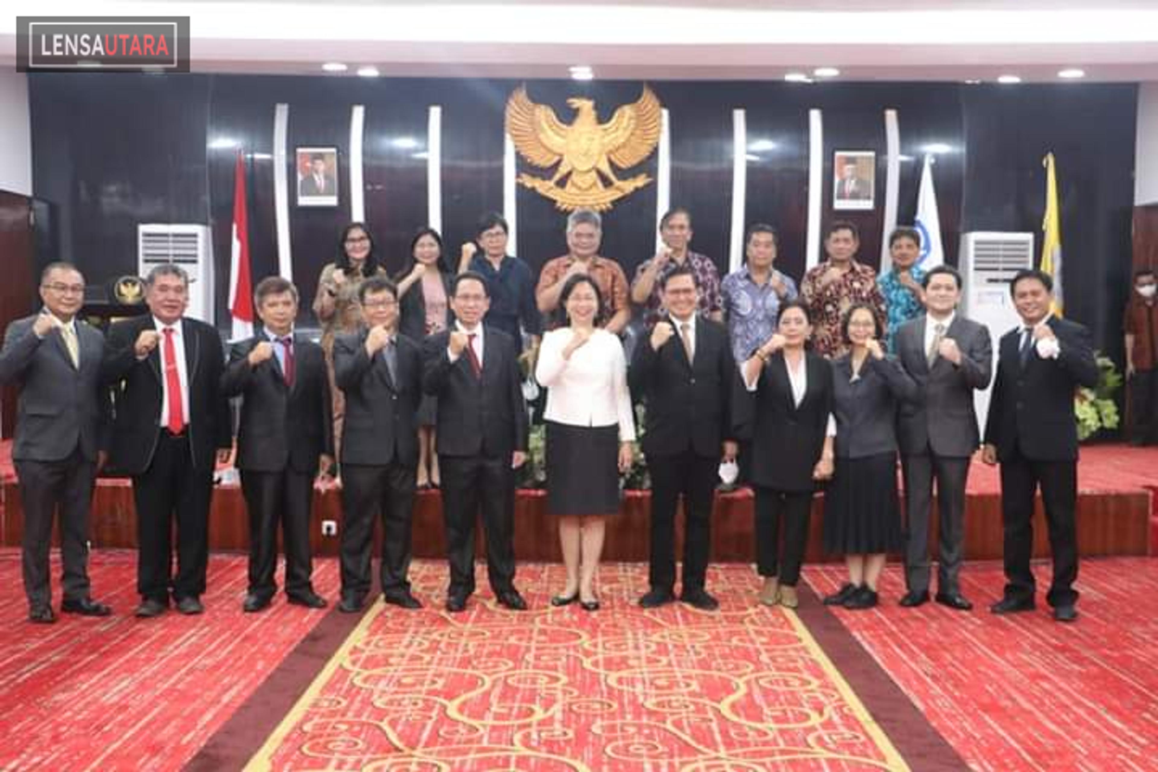 Rektor Ellen Saat Lantik Pejabat Baru di Unsrat: Ini Bukan Karena Nepotisme