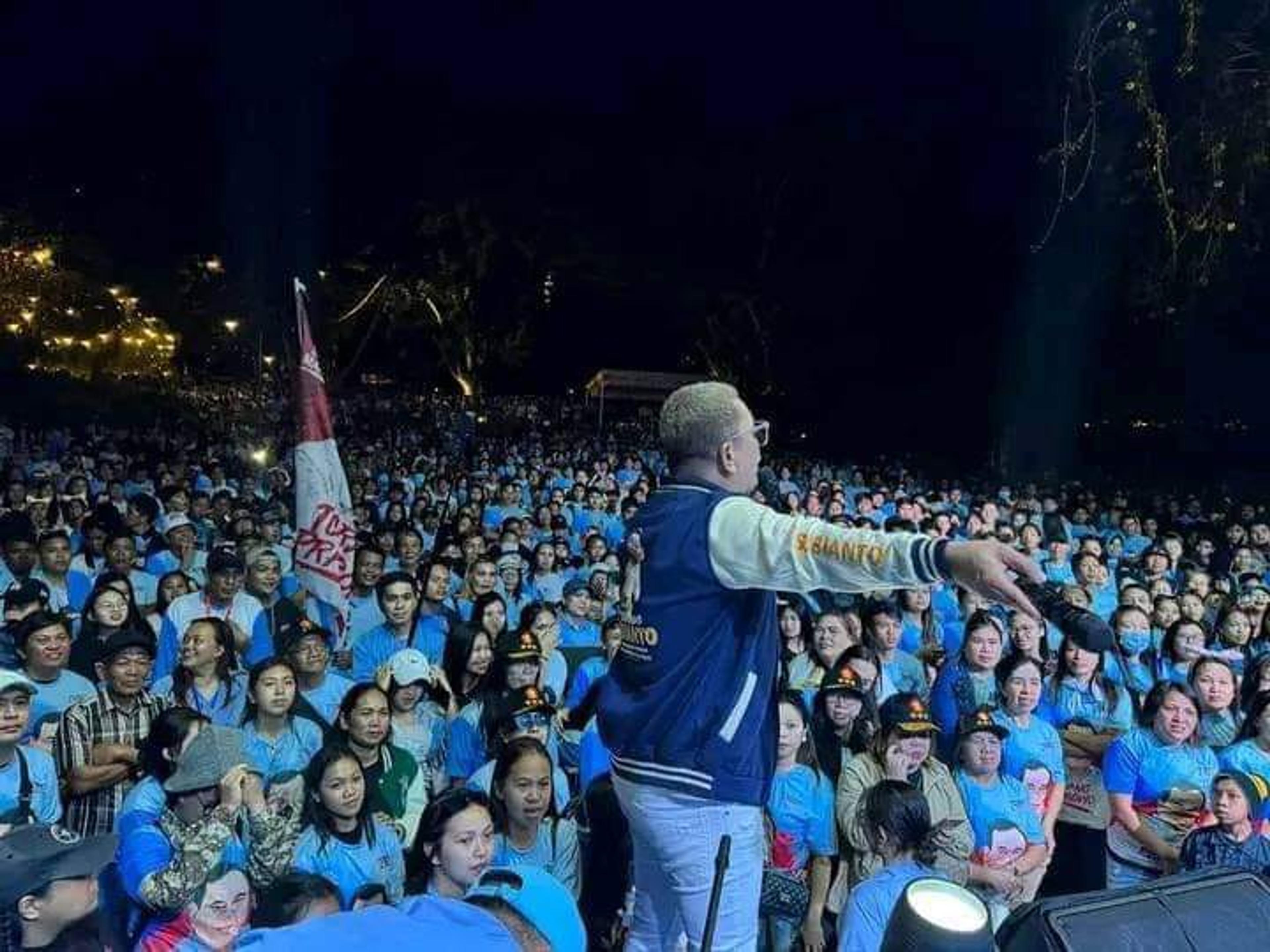 Dihadiri Ribuan Masa, Konser Gemoy Tomohon Meriah